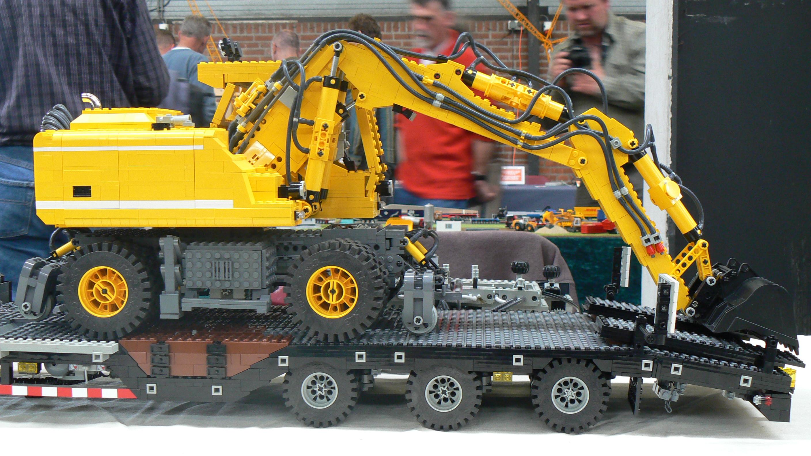 mobile_excavator01.jpg
