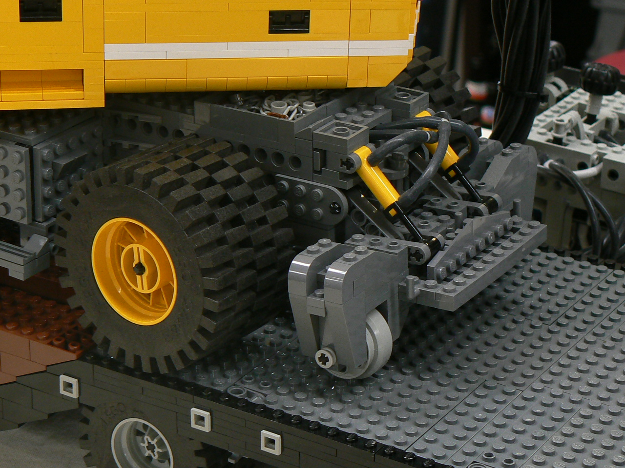 mobile_excavator04.jpg