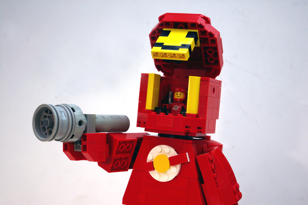 red-spaceman-maxifig-02.jpg