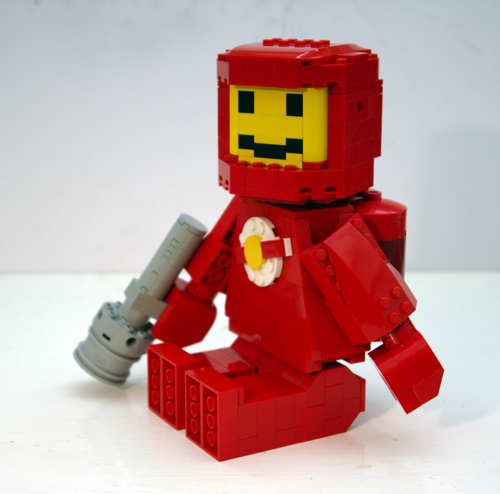 red-spaceman-maxifig-04.jpg