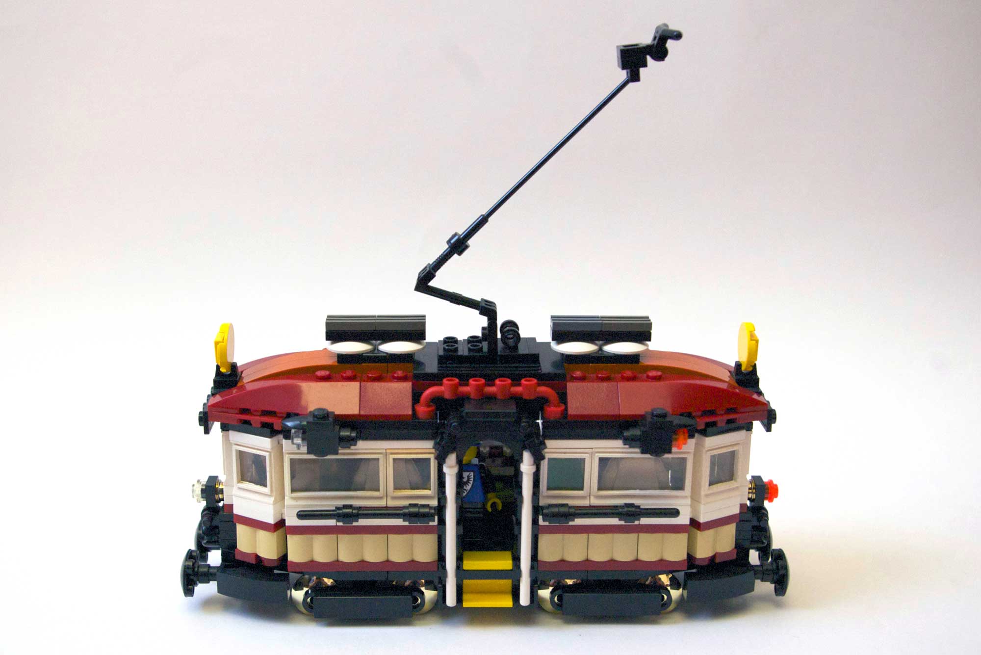 1-tram-left.jpg