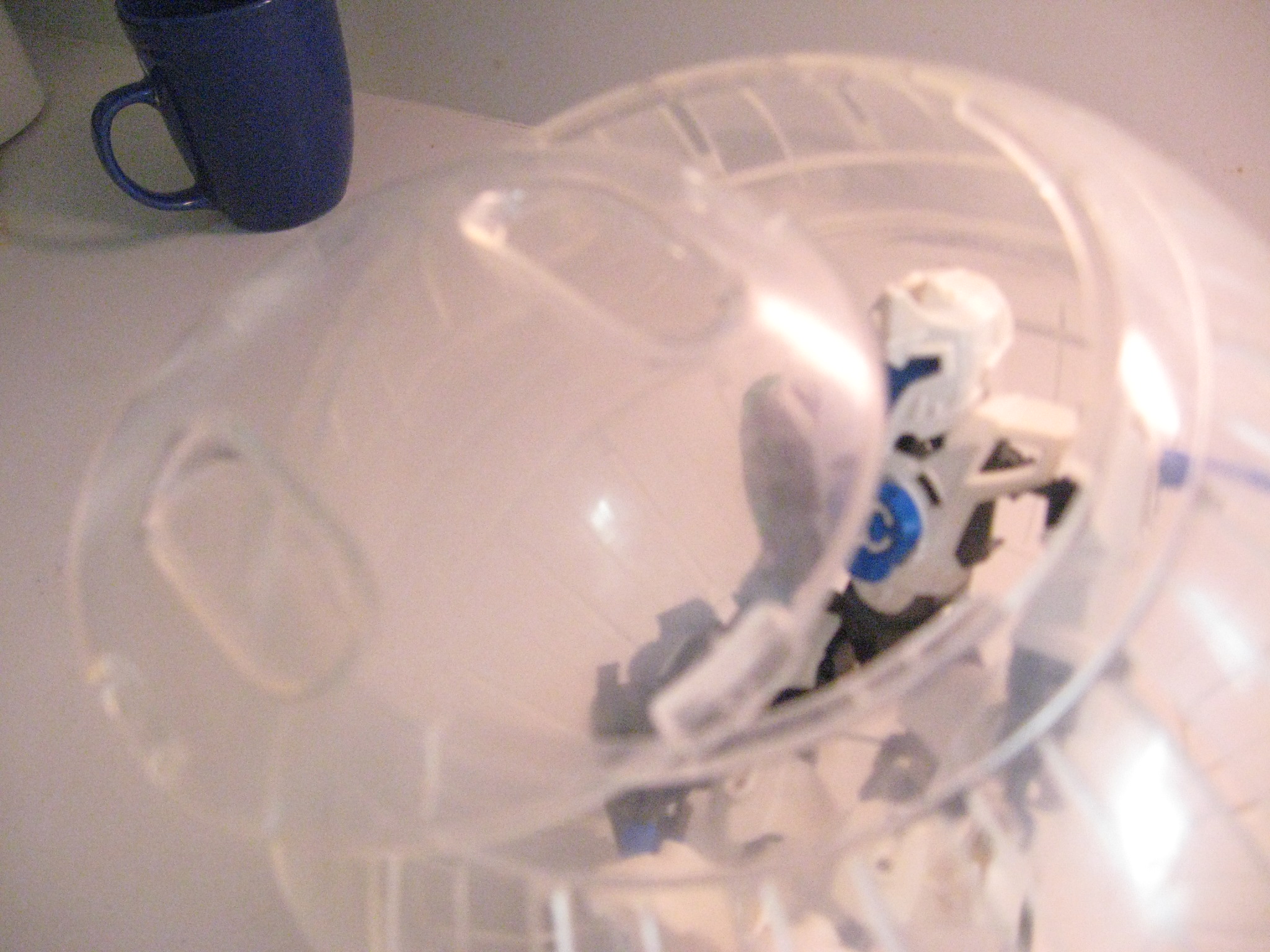 september_2011_cats_gogos_bionicle_papasan_059.jpg