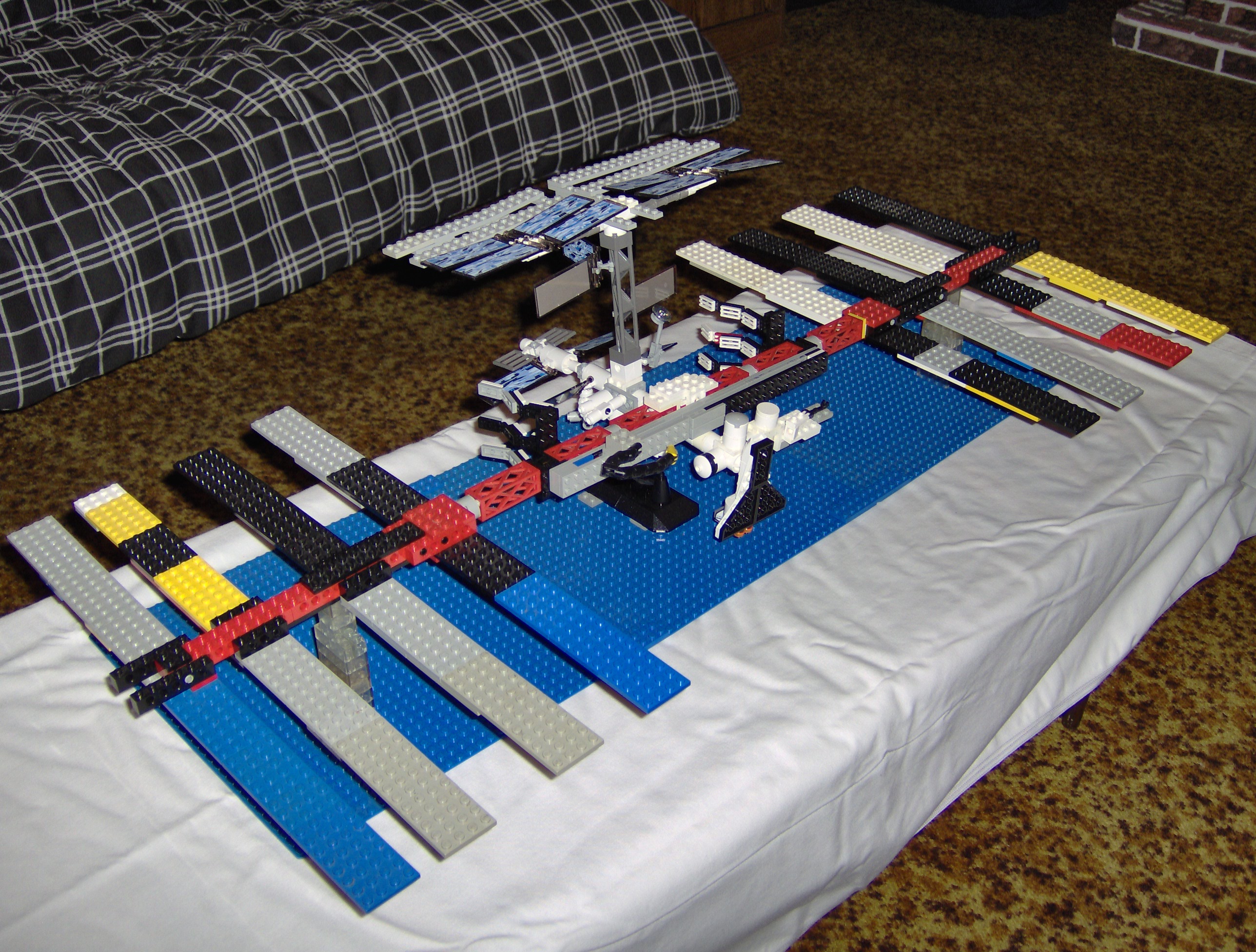 iss_lego_-bg_003.jpg