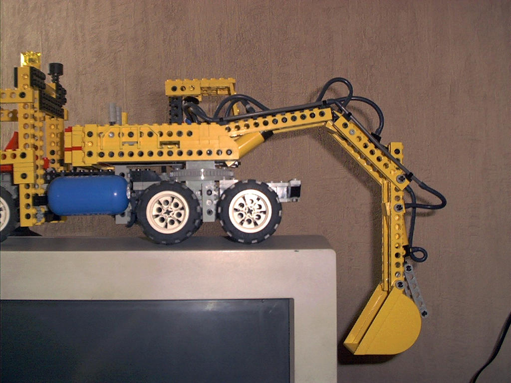 excavator03.jpg