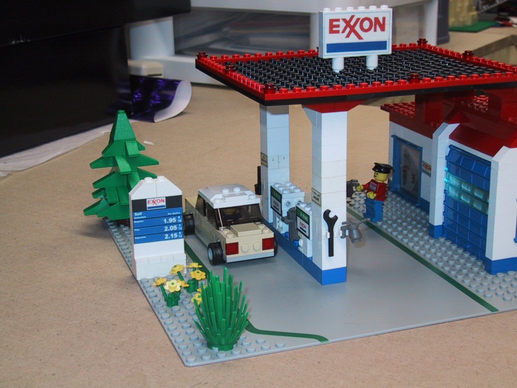 exxon_station_032305-8-lr.jpg