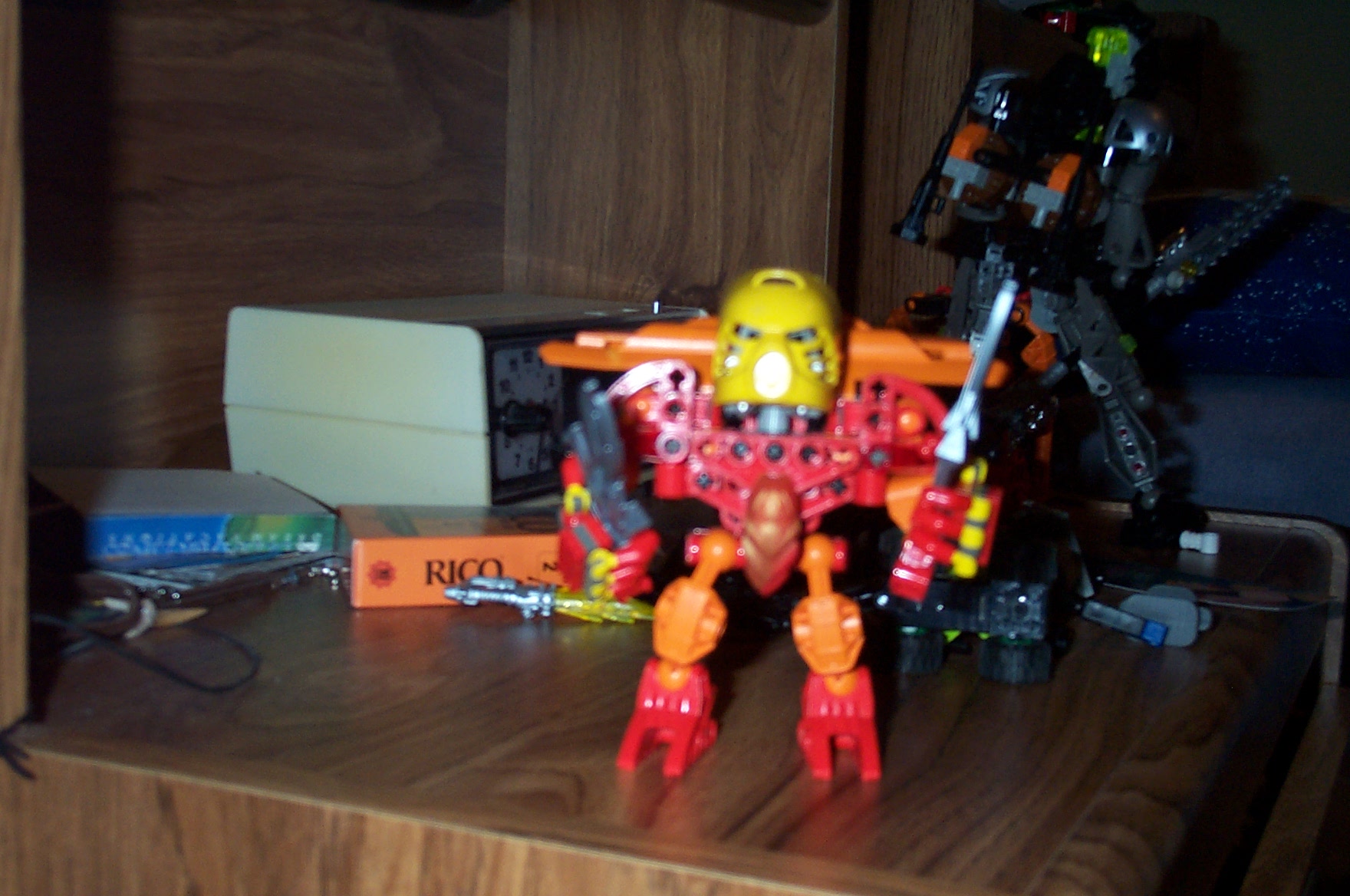 bioniclepictures0701.jpg