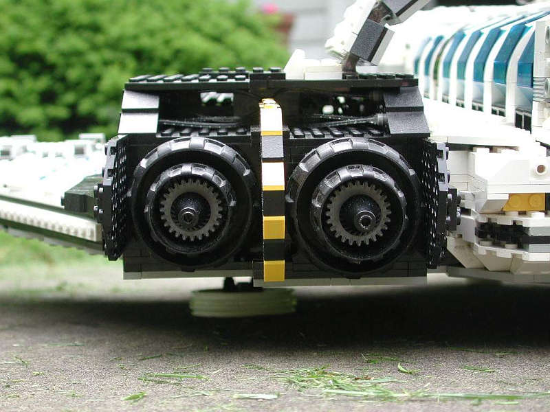 11-engine.jpg