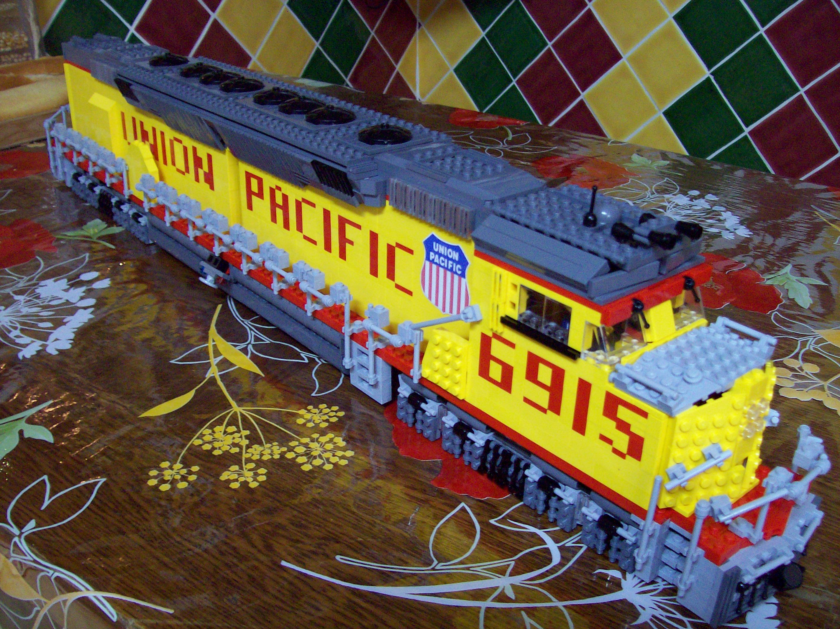 locomotive_union_pacific_emd_dd40x-01.jpg