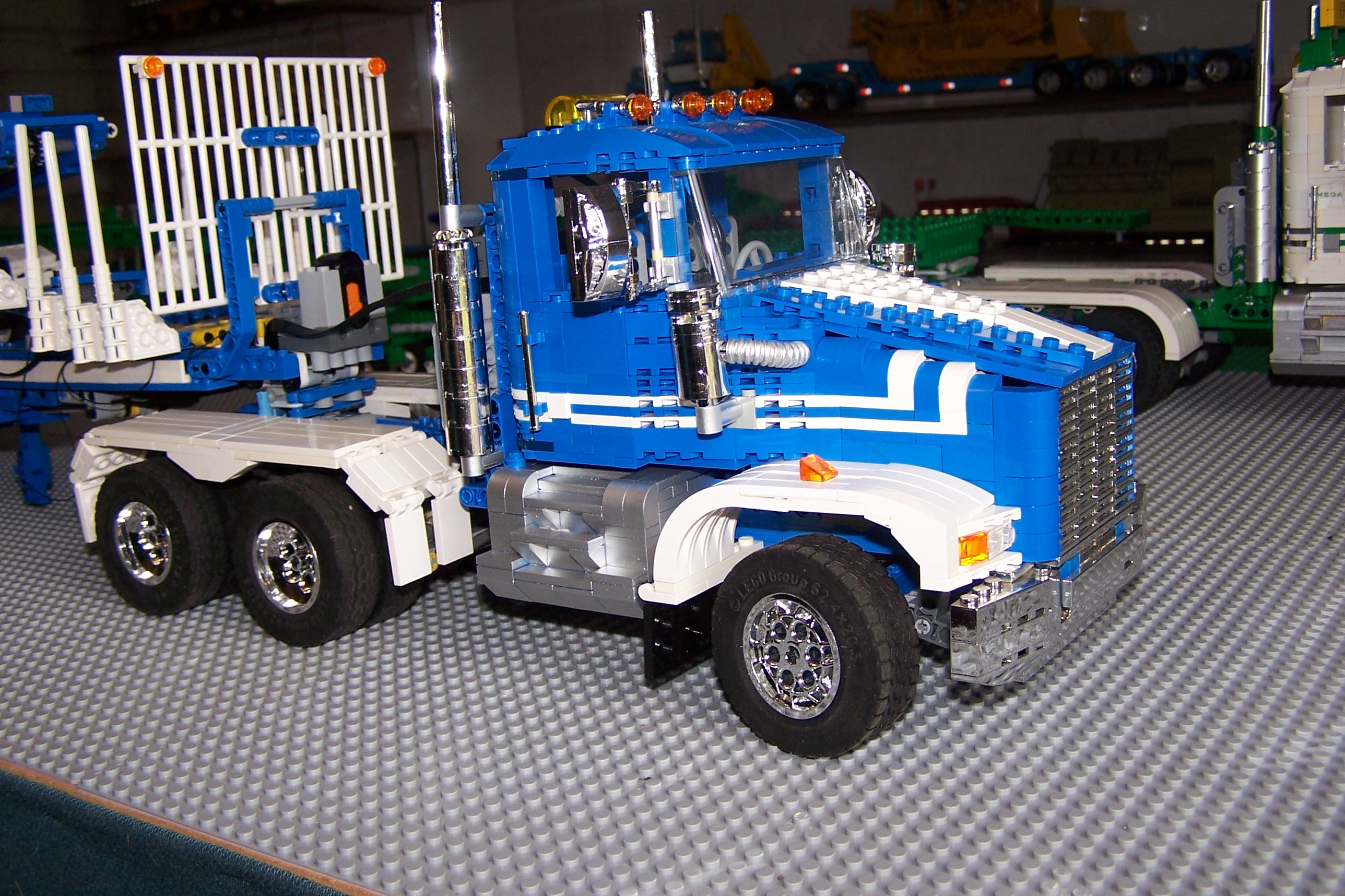 lego_trucks_002.jpg