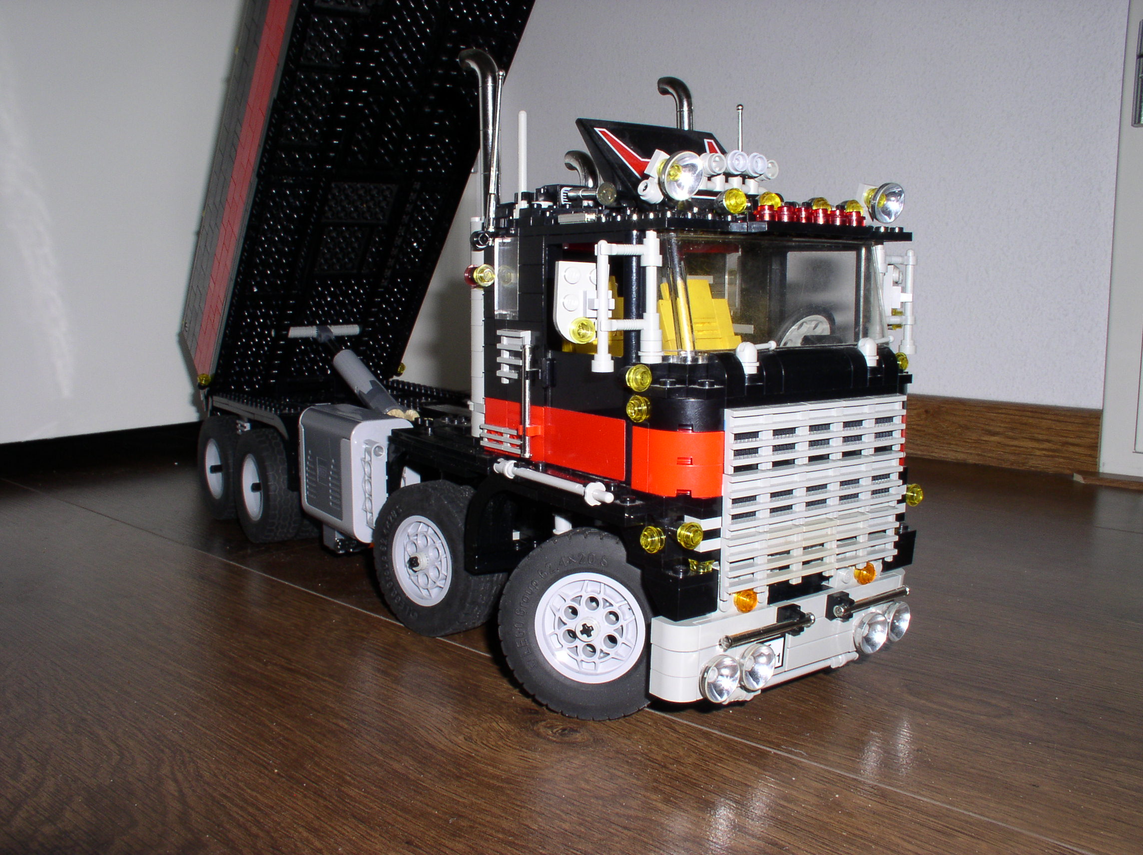 5571-black-dump-truck-remote-control-17.jpg