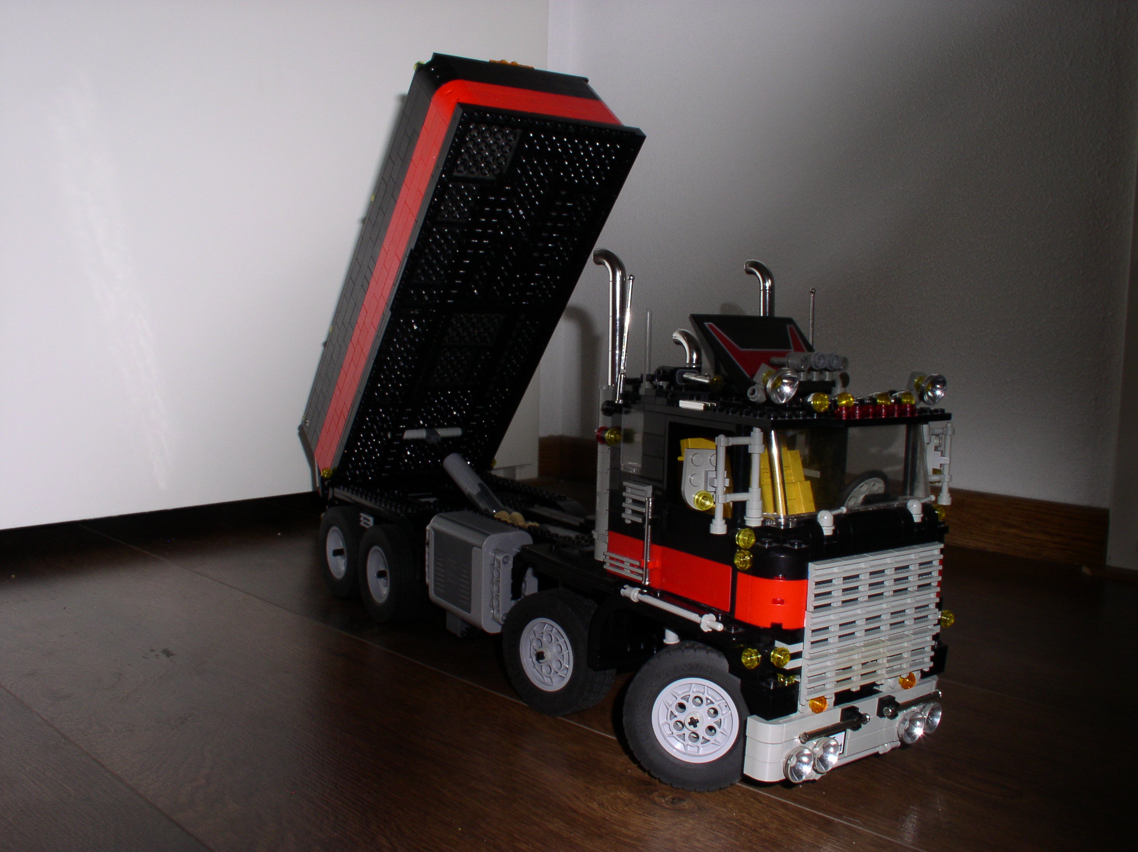 5571-black-dump-truck-remote-control-18.jpg