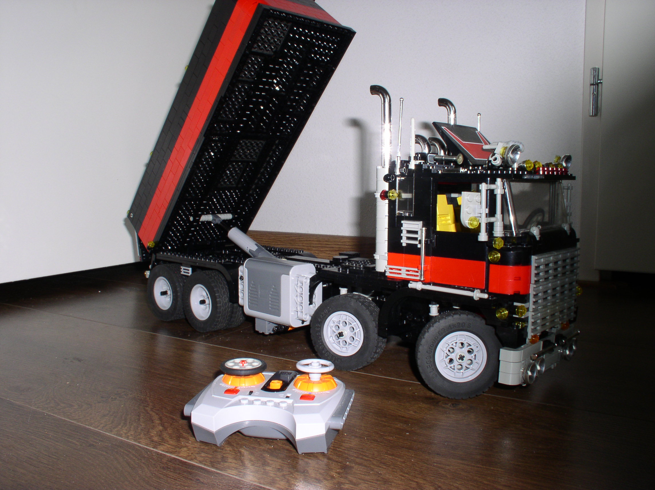 5571-black-dump-truck-remote-control-19.jpg