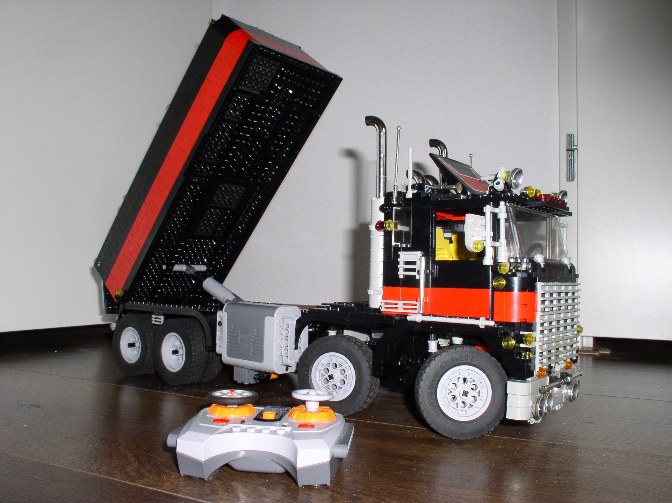 5571-black-dump-truck-remote-control-20.jpg