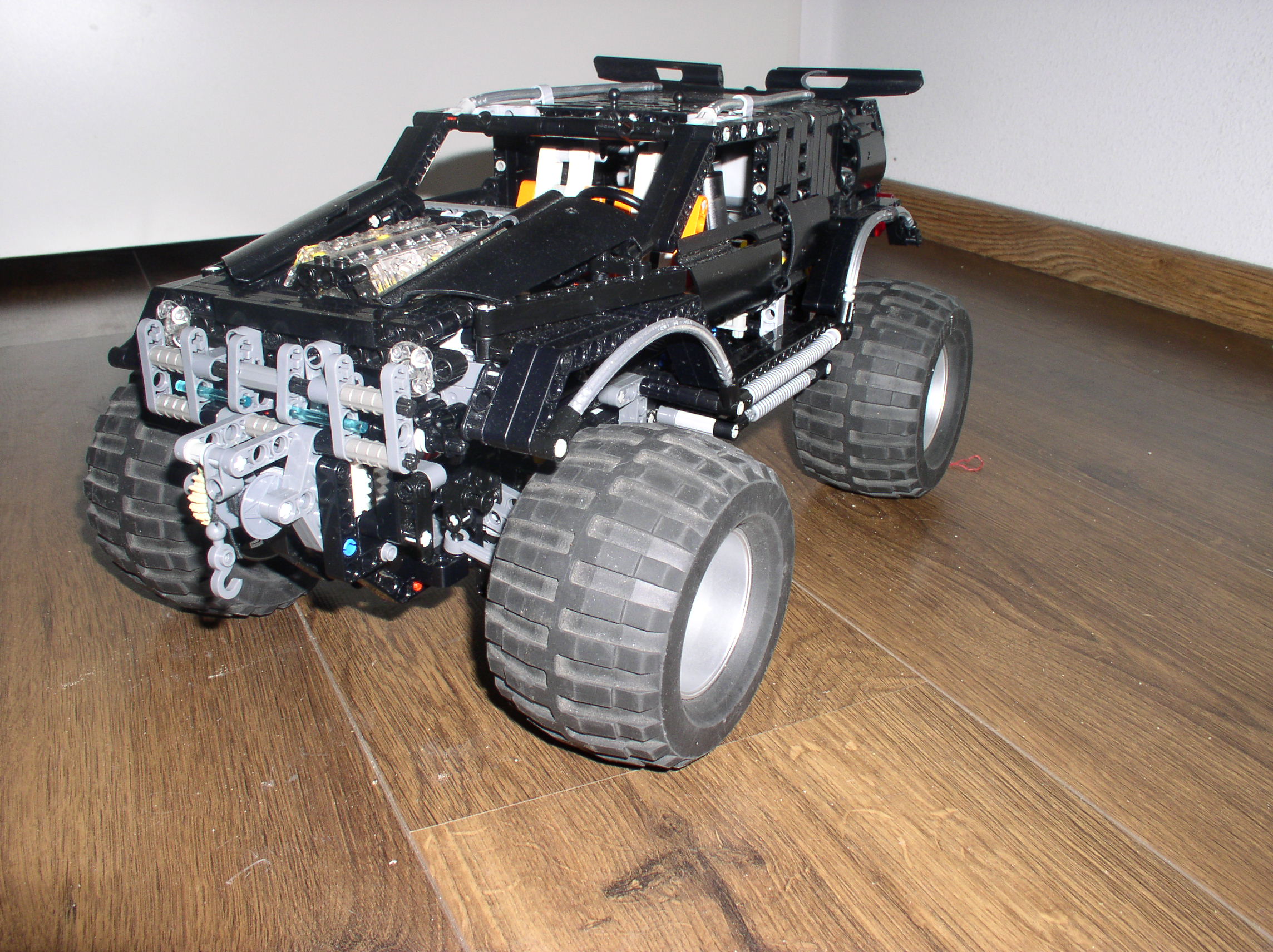 8070_black-version_rc_00.jpg