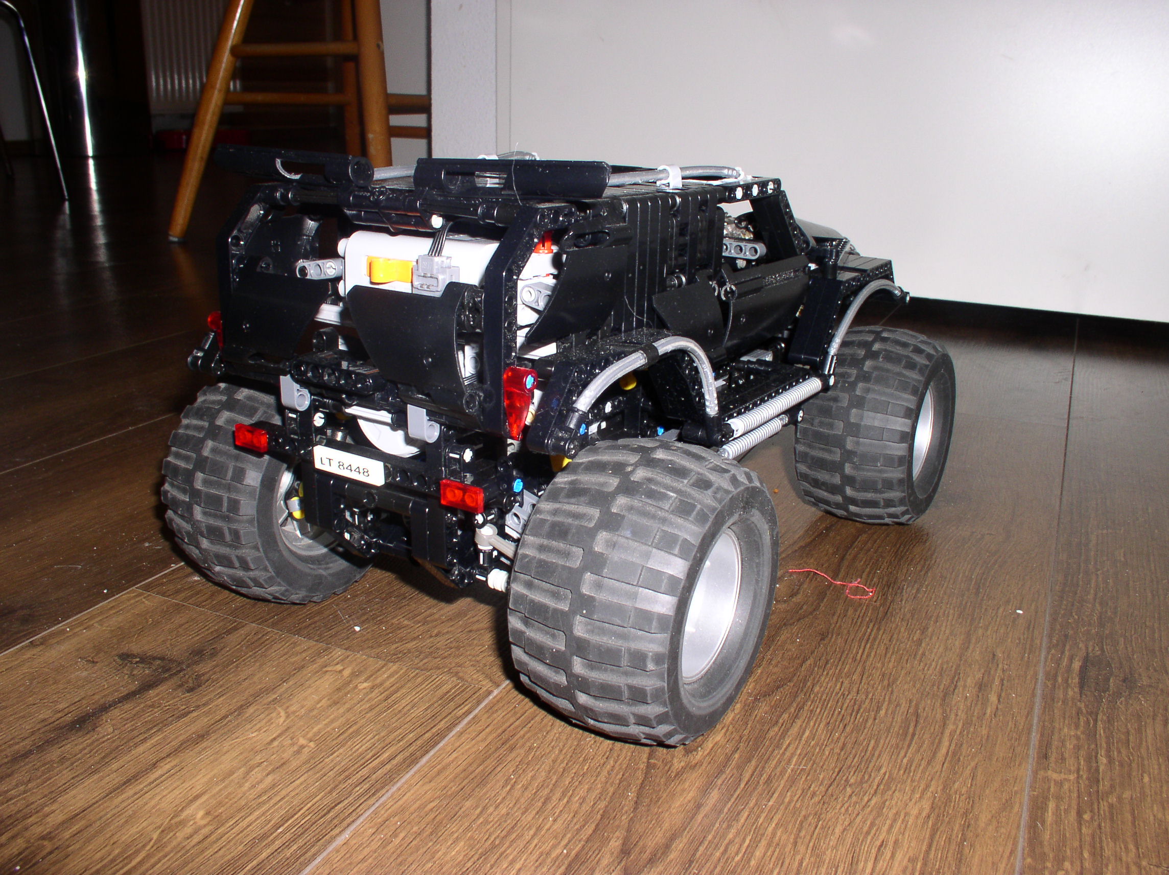 8070_black-version_rc_07.jpg
