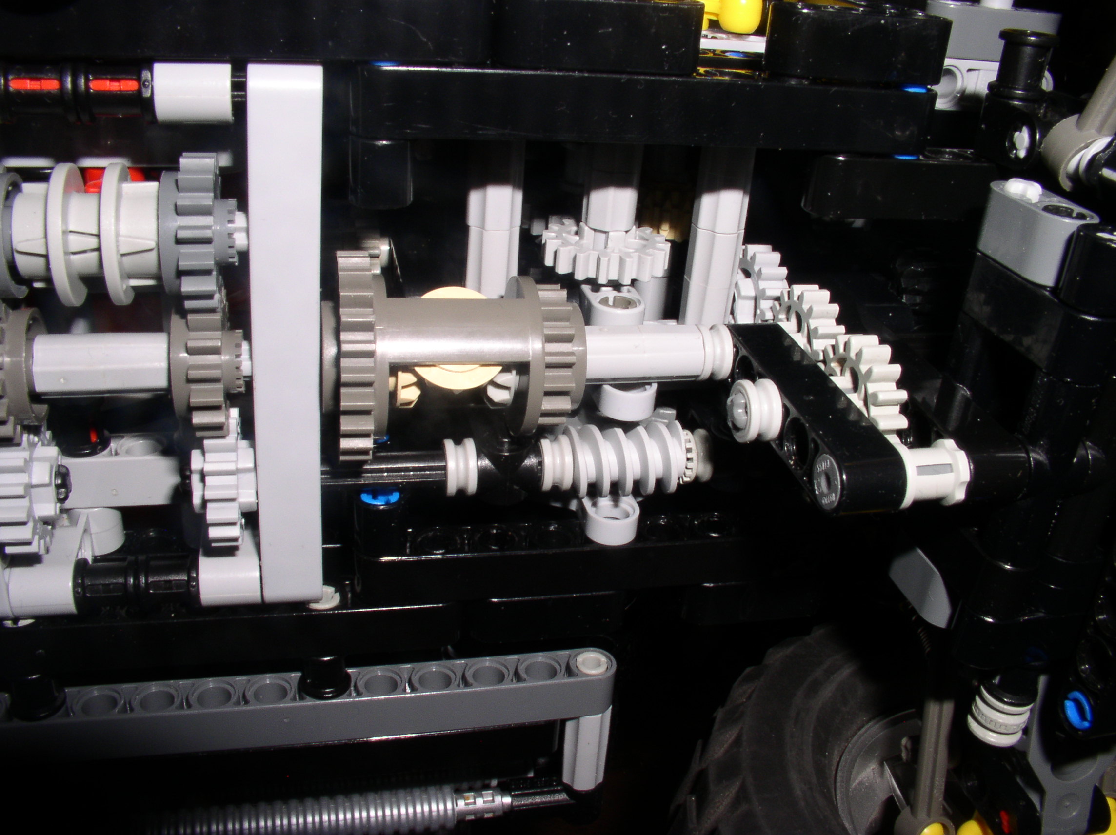 8070_black-version_rc_13.jpg
