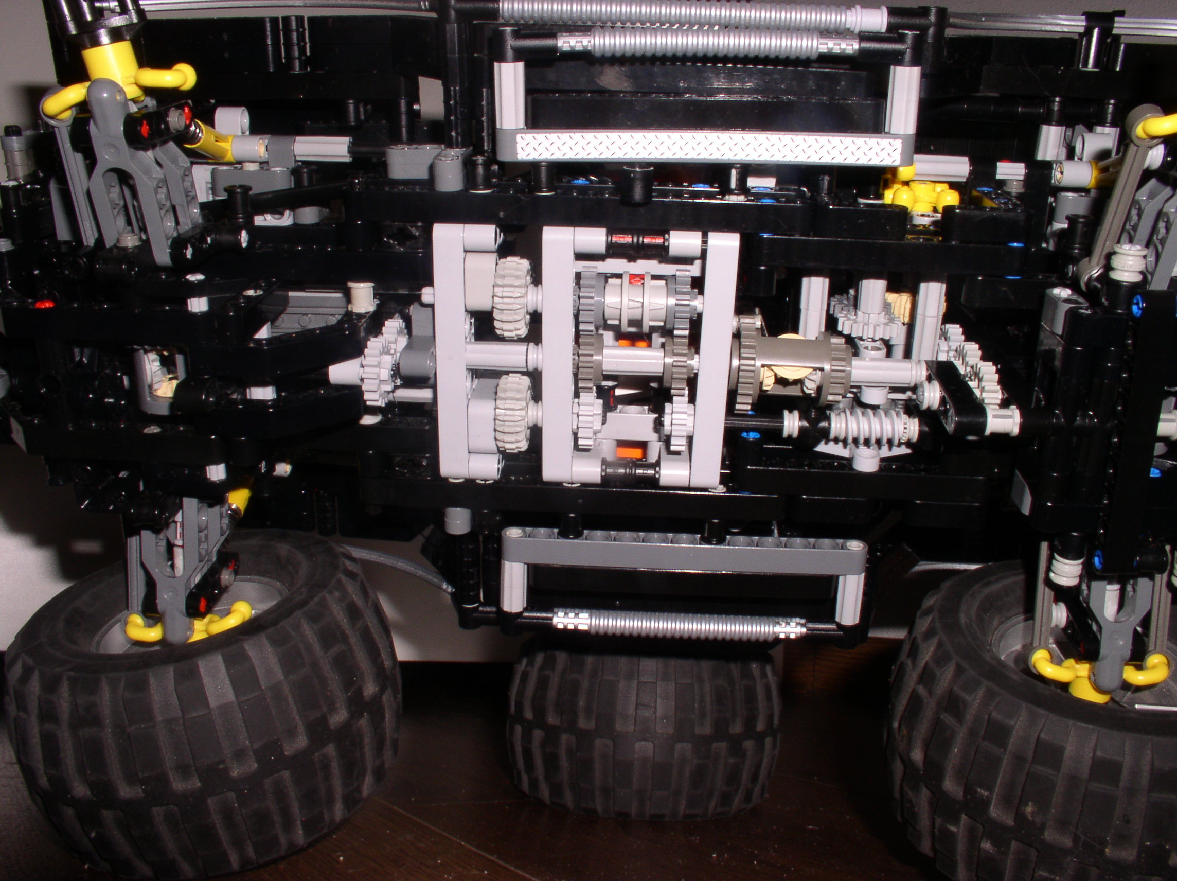 8070_black-version_rc_14.jpg