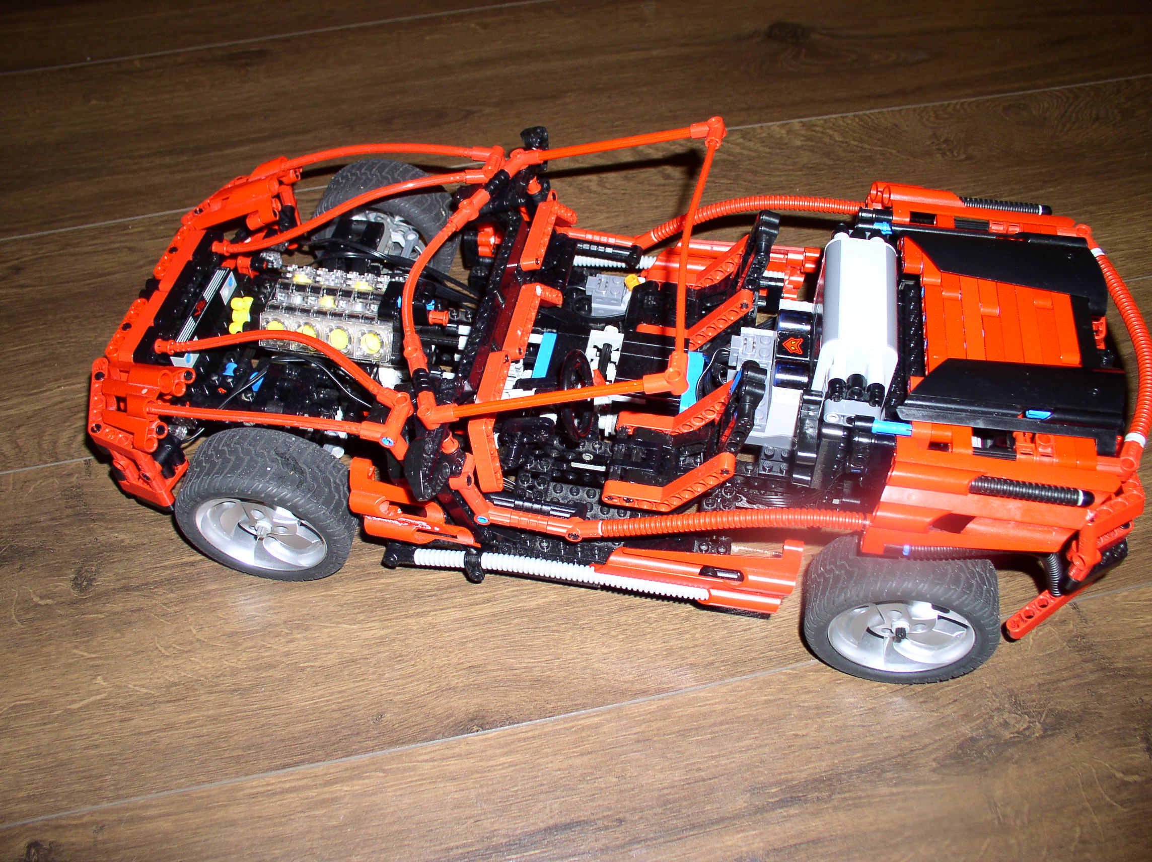 8448-red-car-with-eletrical-motors-03.jpg