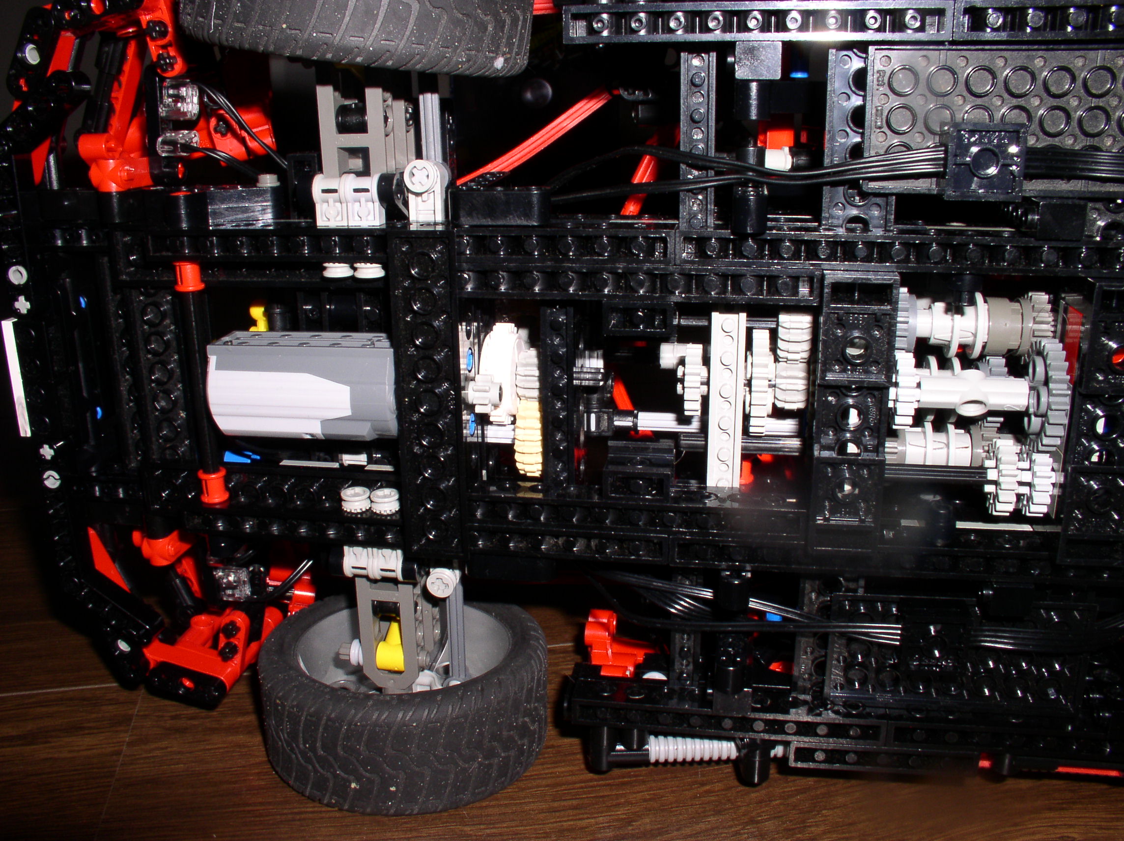 8448-red-car-with-eletrical-motors-05.jpg