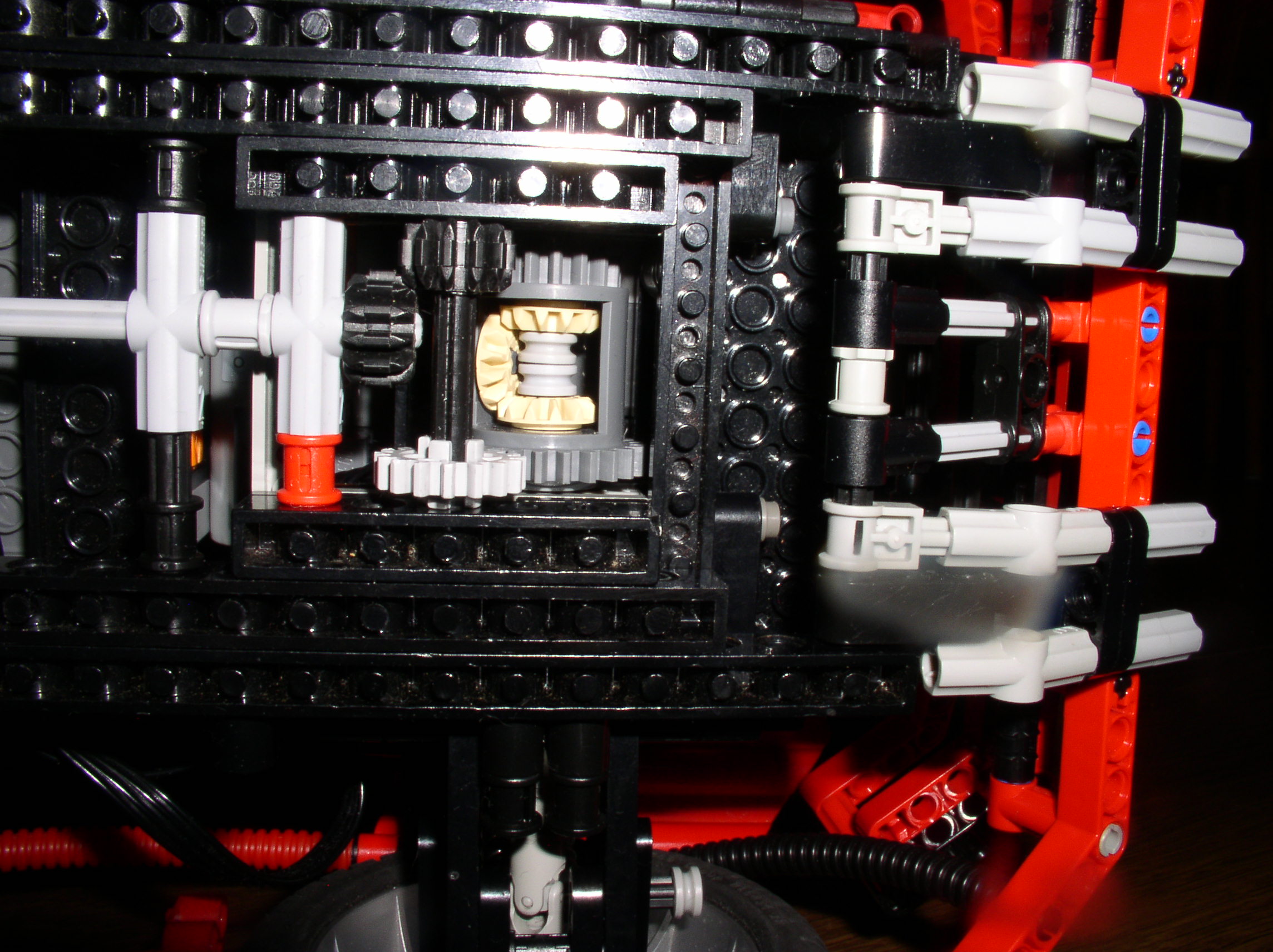 8448-red-car-with-eletrical-motors-08.jpg