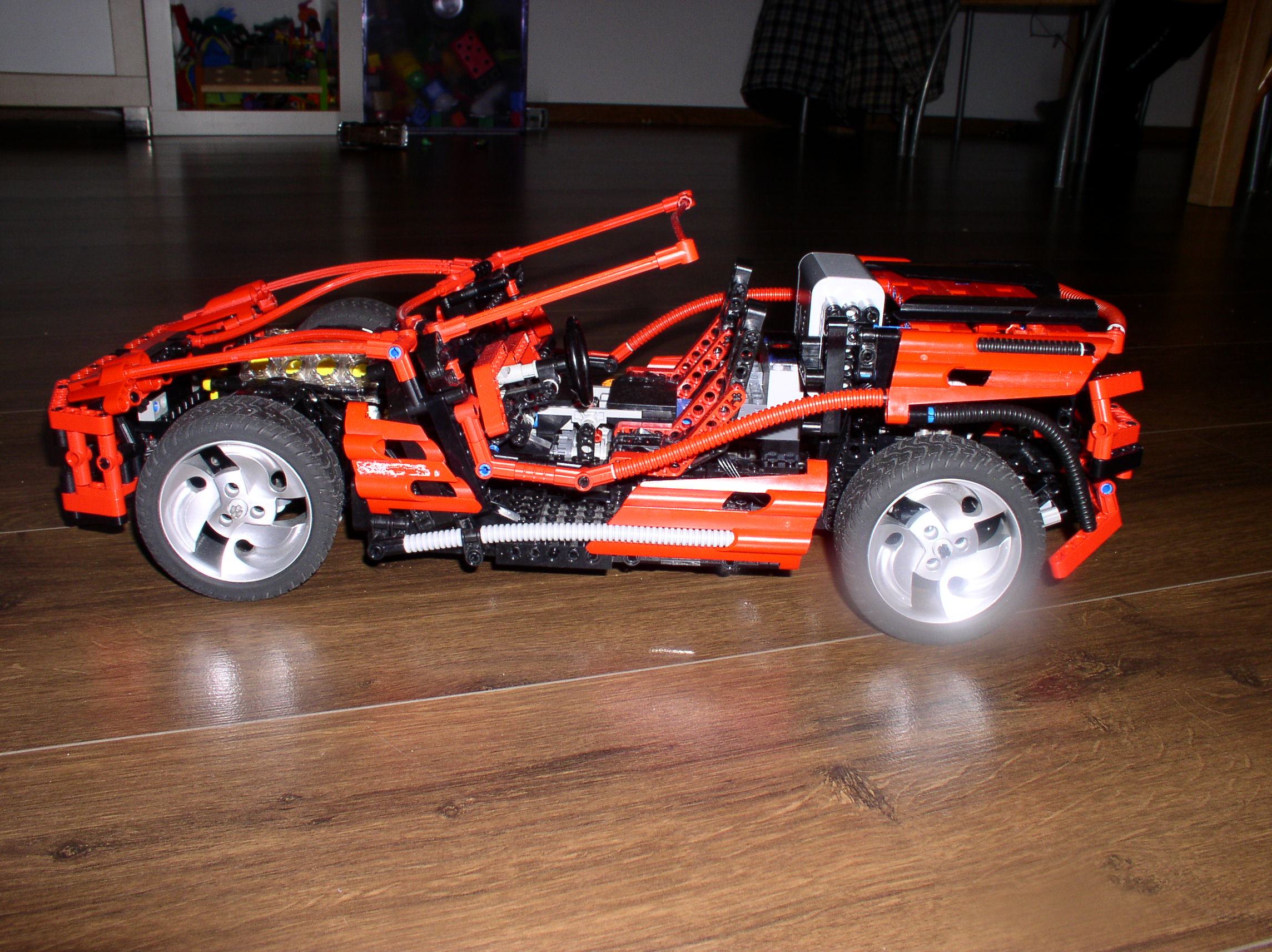 8448-red-car-with-eletrical-motors-13.jpg