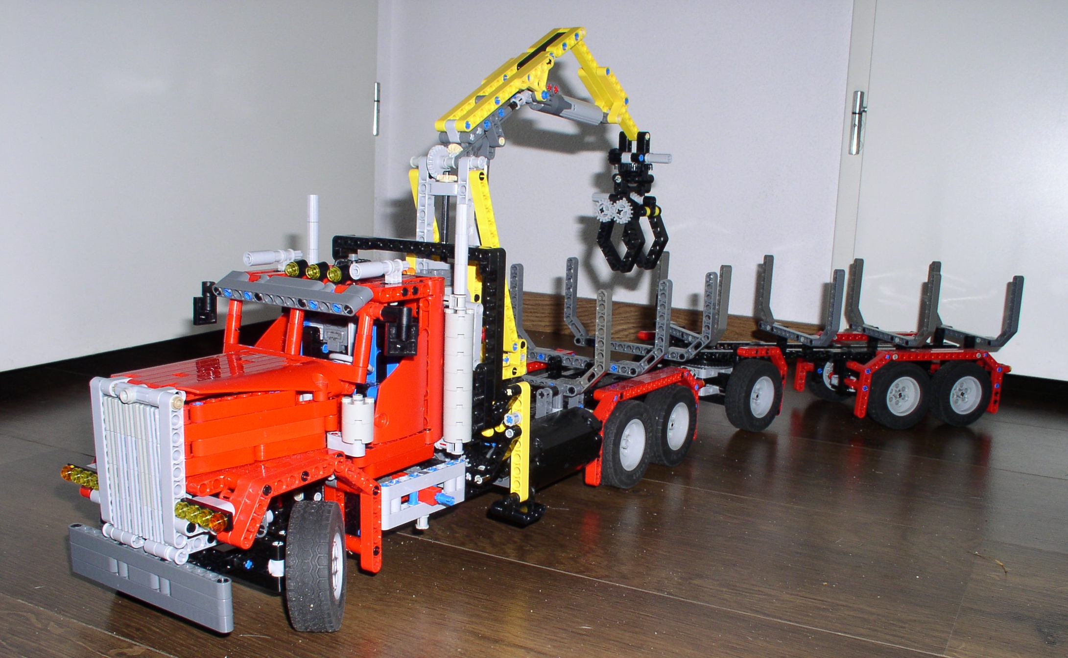 9397_red_truck_01.jpg