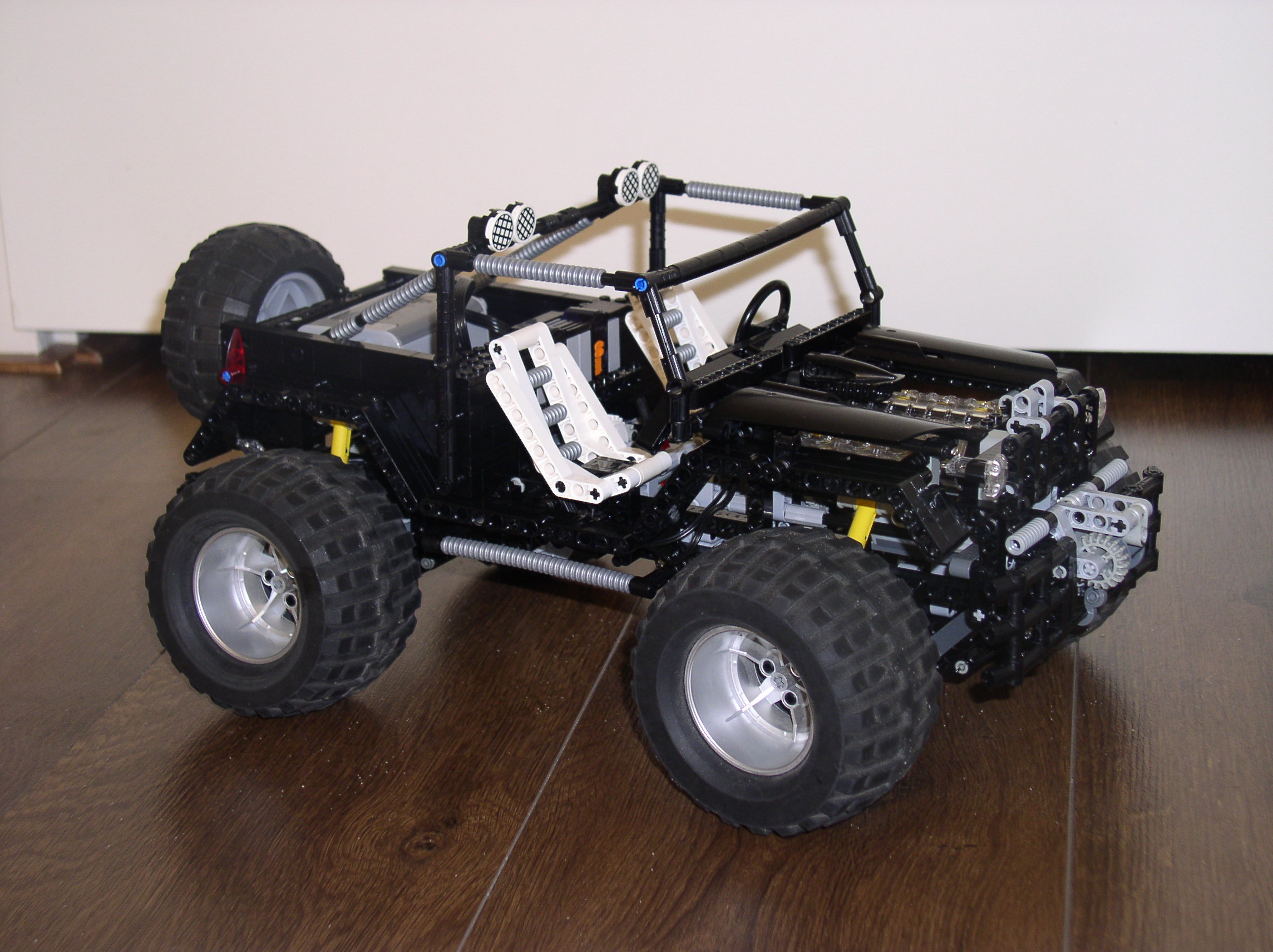 black-jeep-remote-control-00.jpg