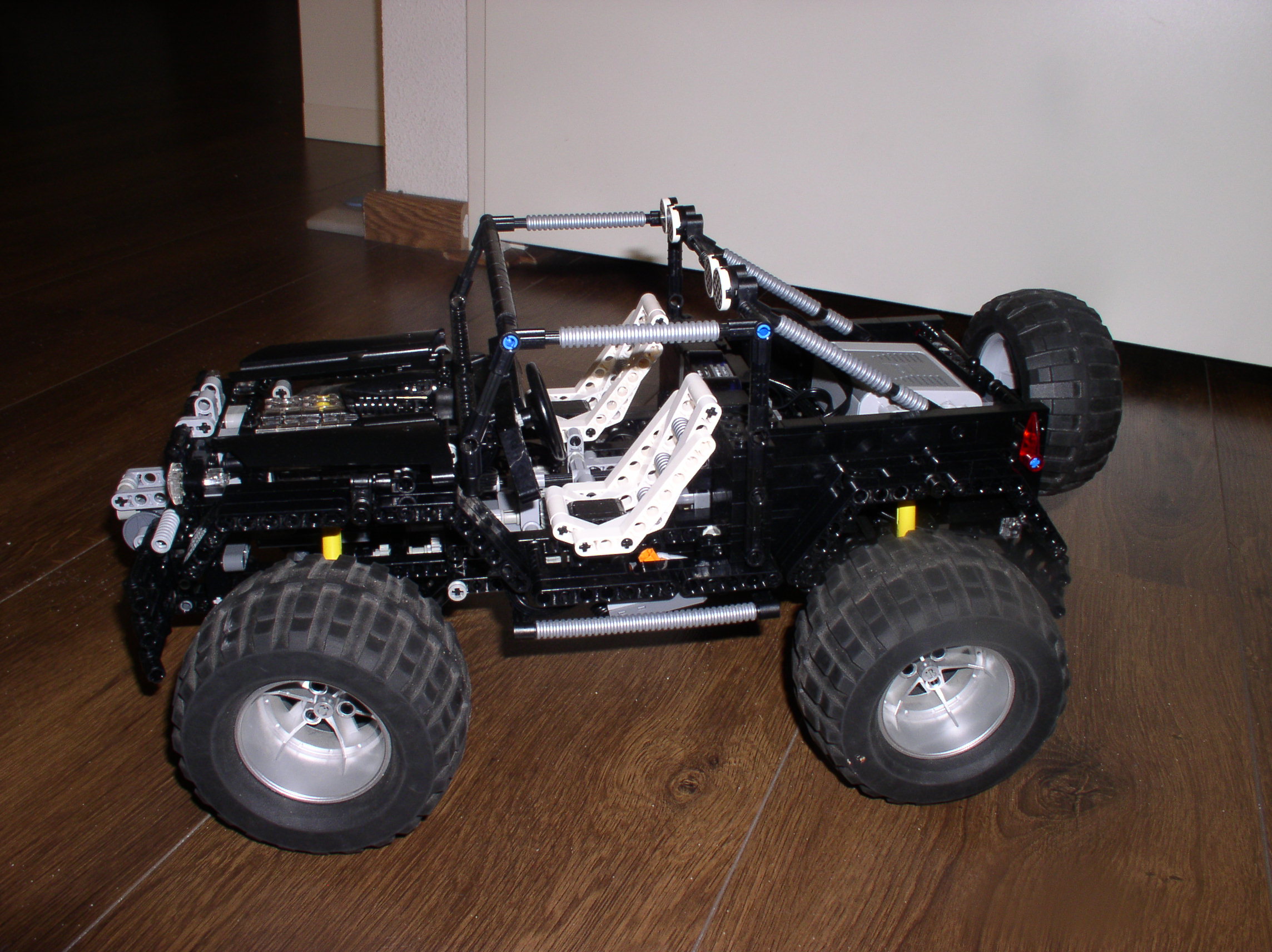 black-jeep-remote-control-01.jpg