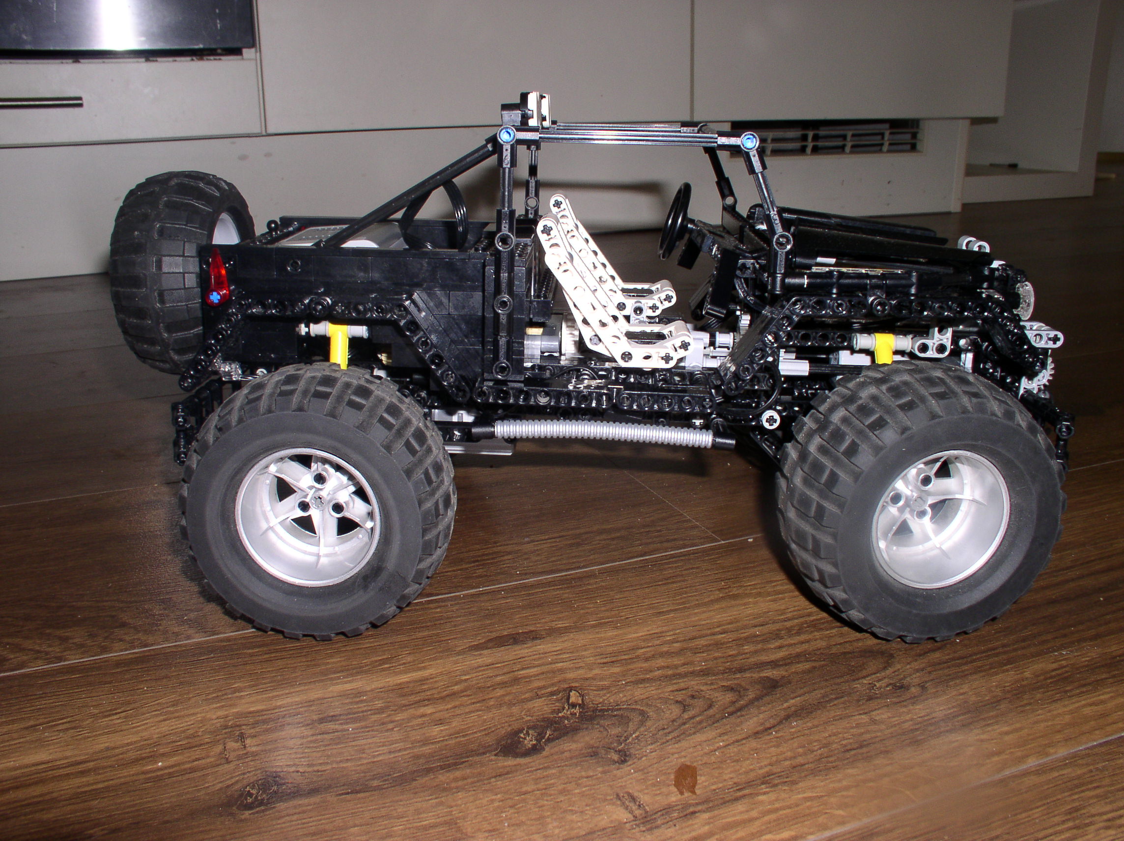 black-jeep-remote-control-15.jpg