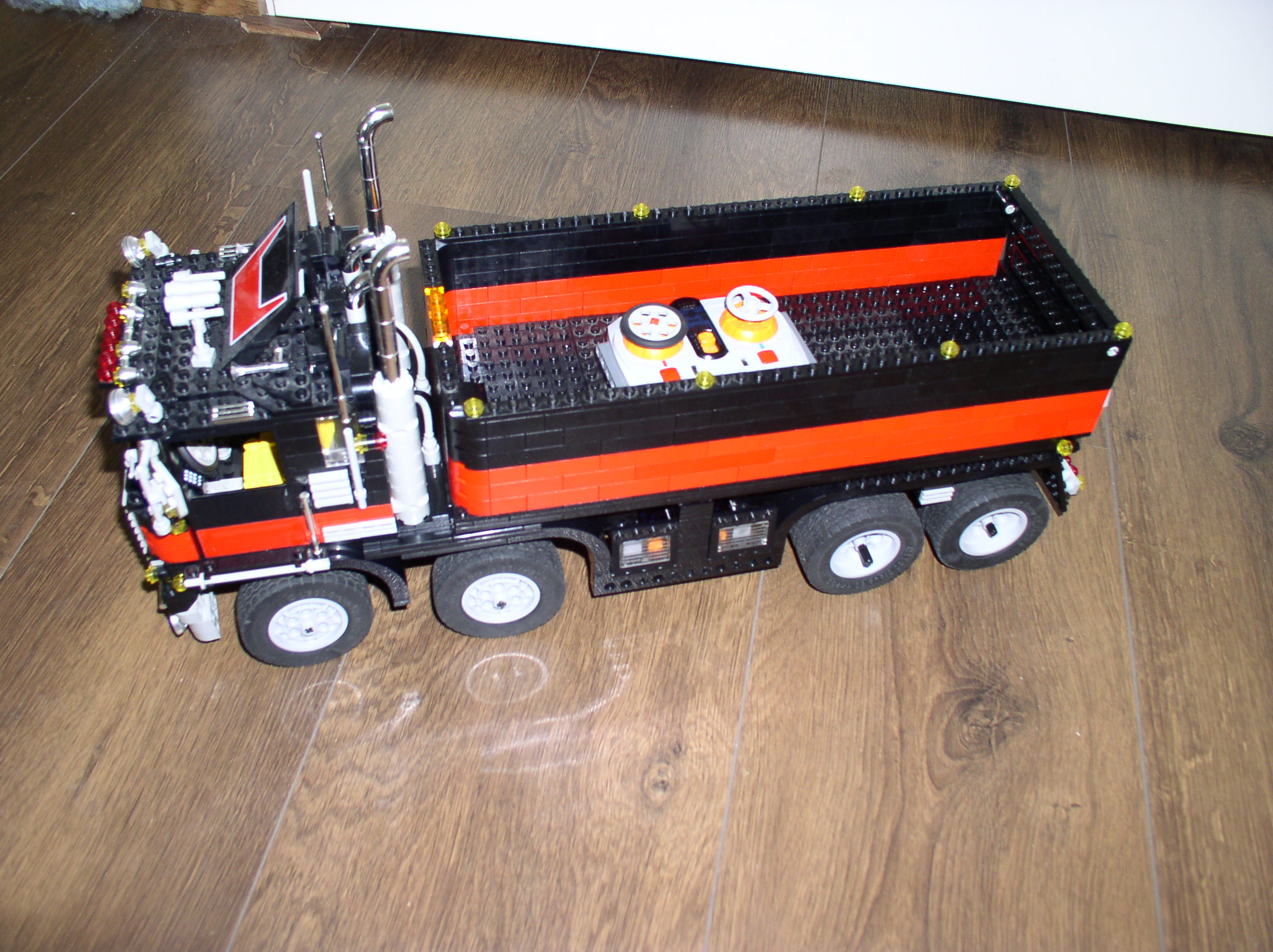 5571-black-dump-truck-remote-control-02.jpg