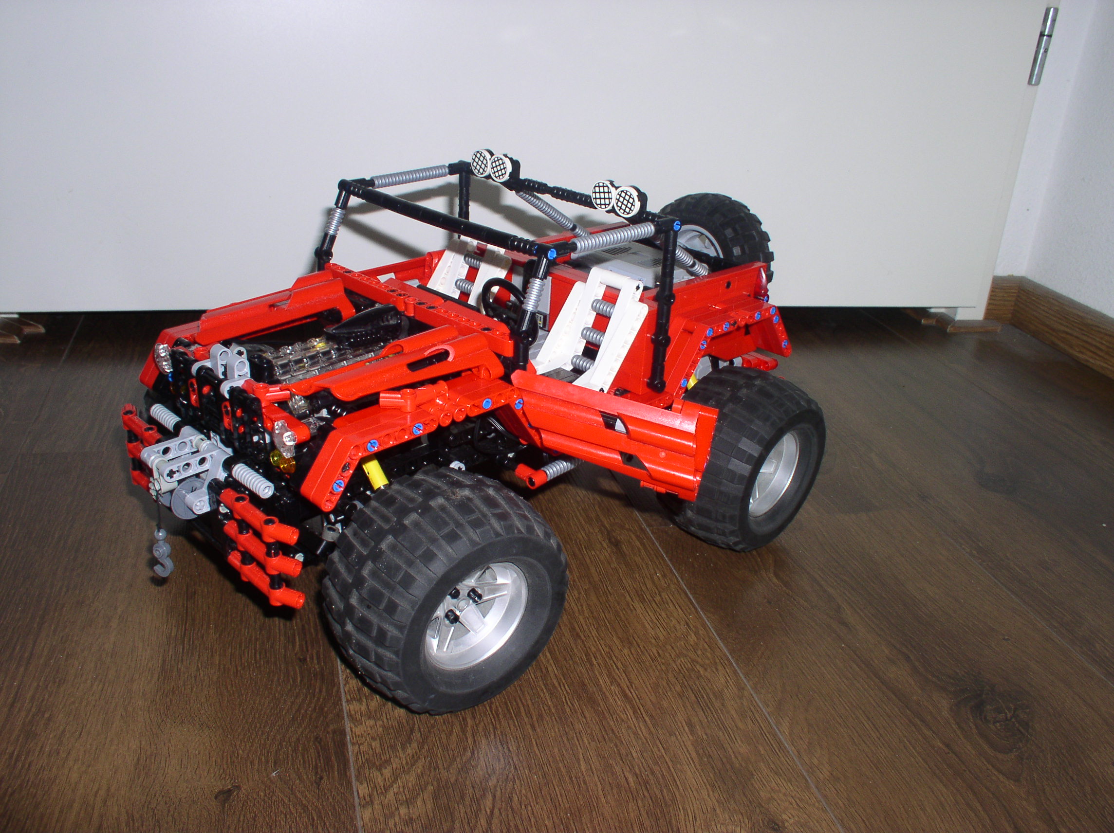 red-jeep-remote-control-01.jpg