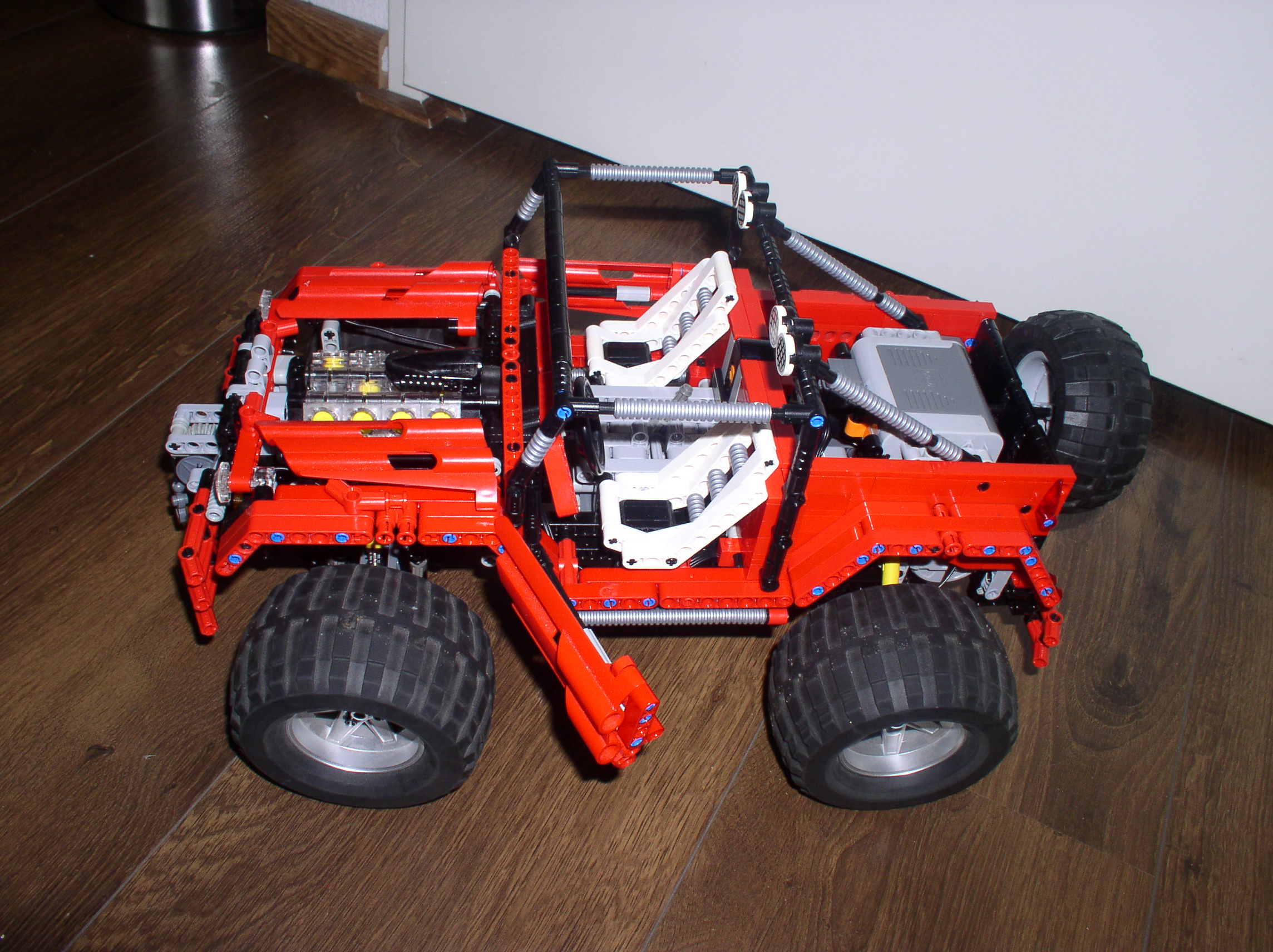 red-jeep-remote-control-02.jpg