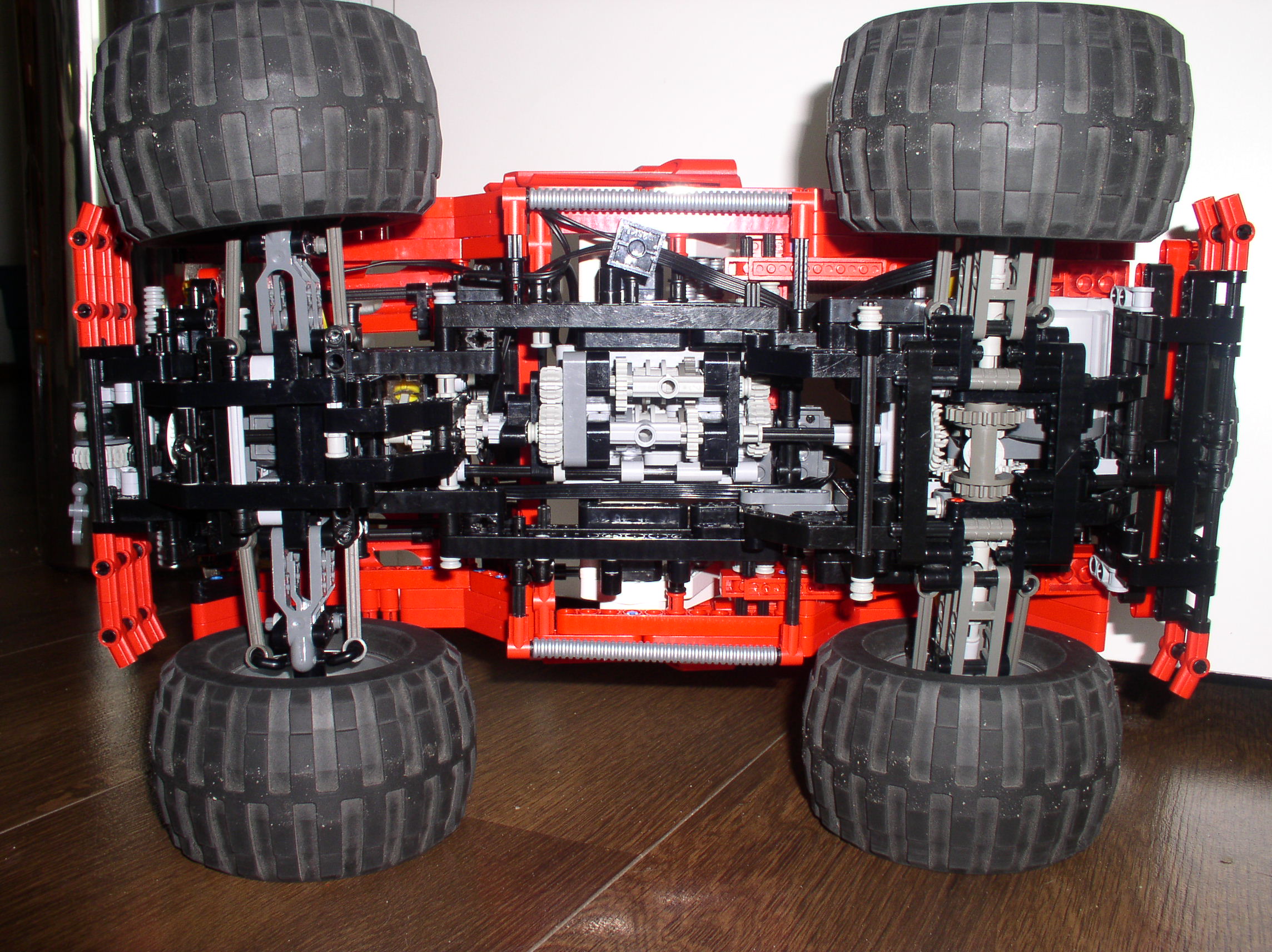 red-jeep-remote-control-04.jpg