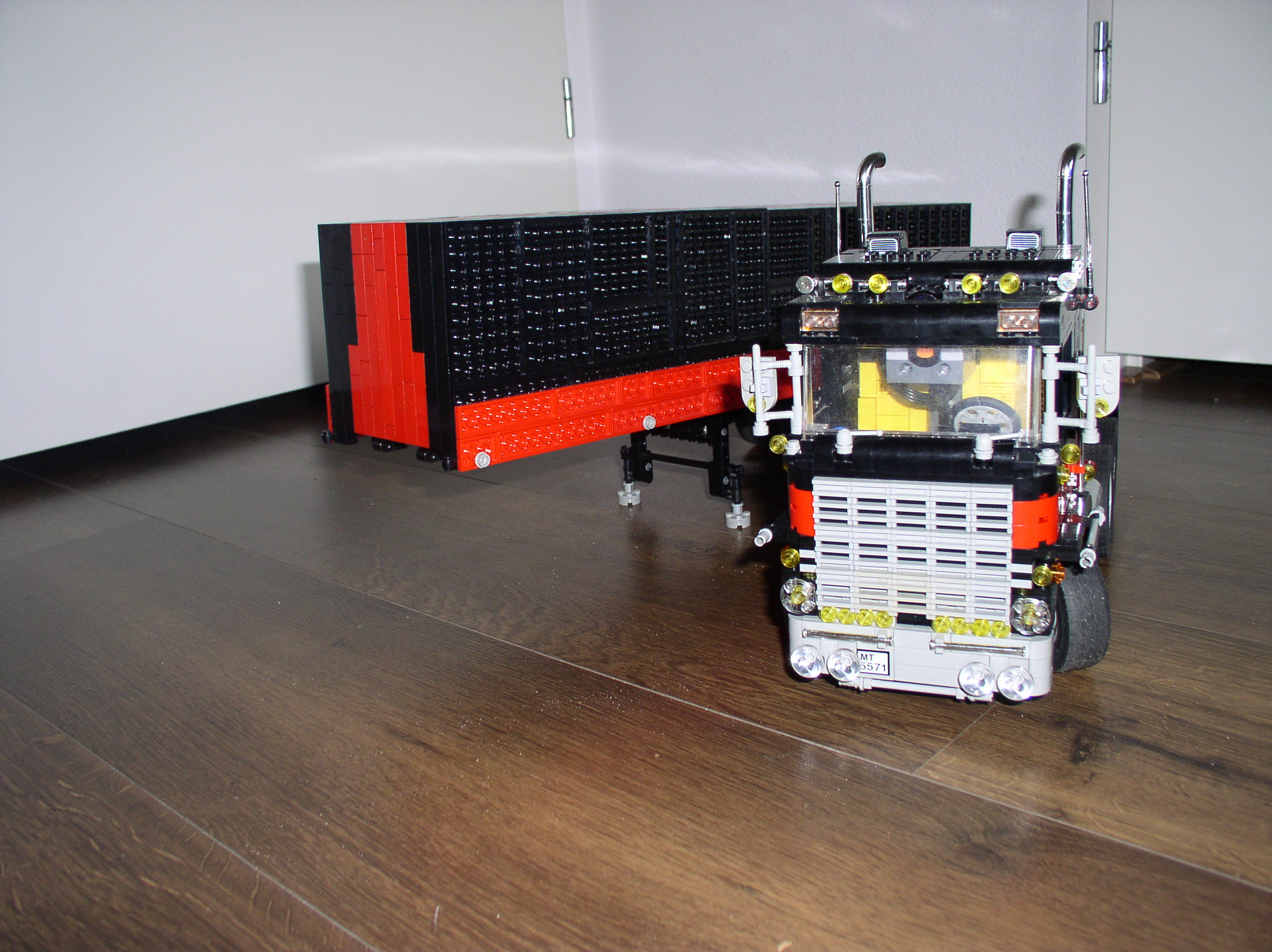 5571-truck-containertrailer-remote-control-01.jpg
