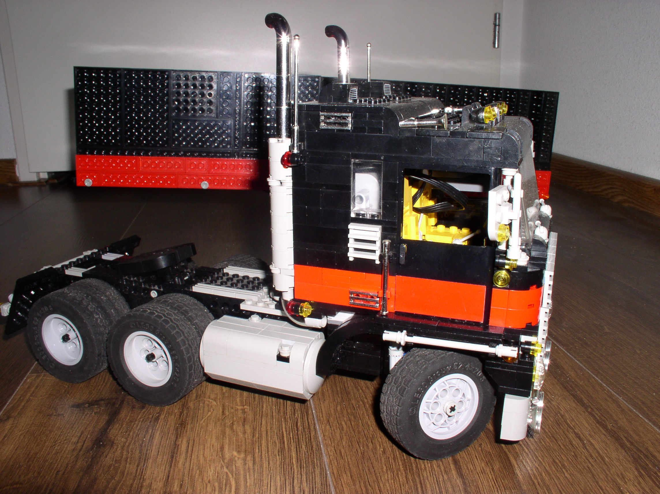 5571-truck-containertrailer-remote-control-03.jpg