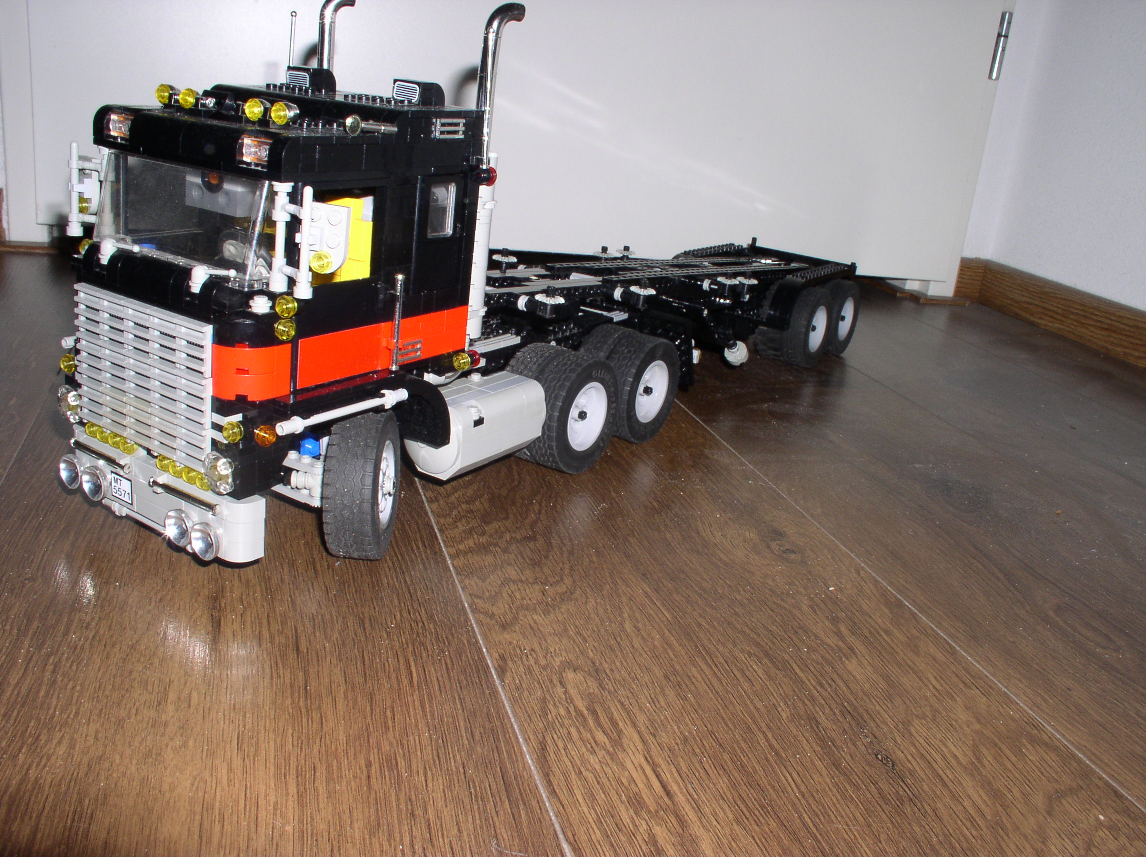 5571-truck-containertrailer-remote-control-12.jpg