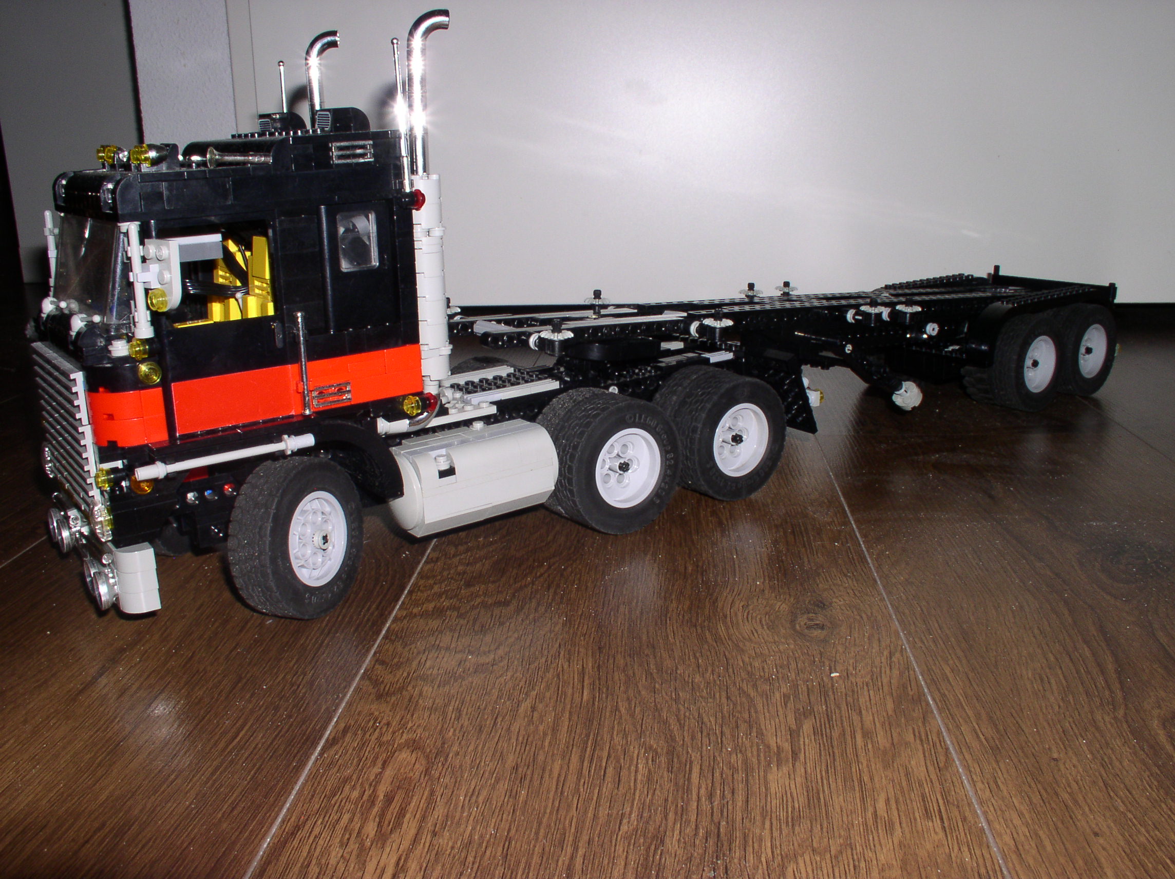 5571-truck-containertrailer-remote-control-13.jpg