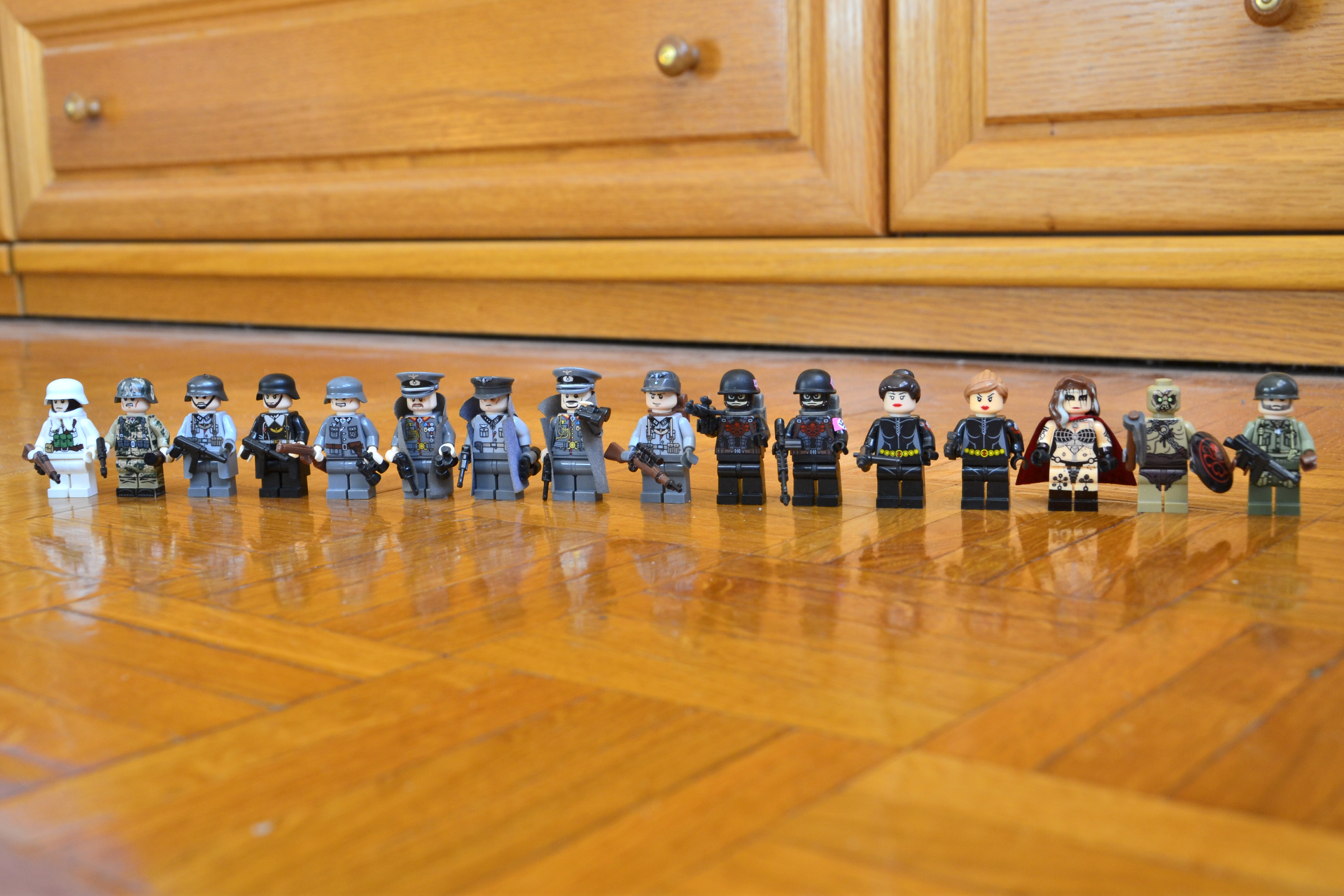 minifigures_set.jpg