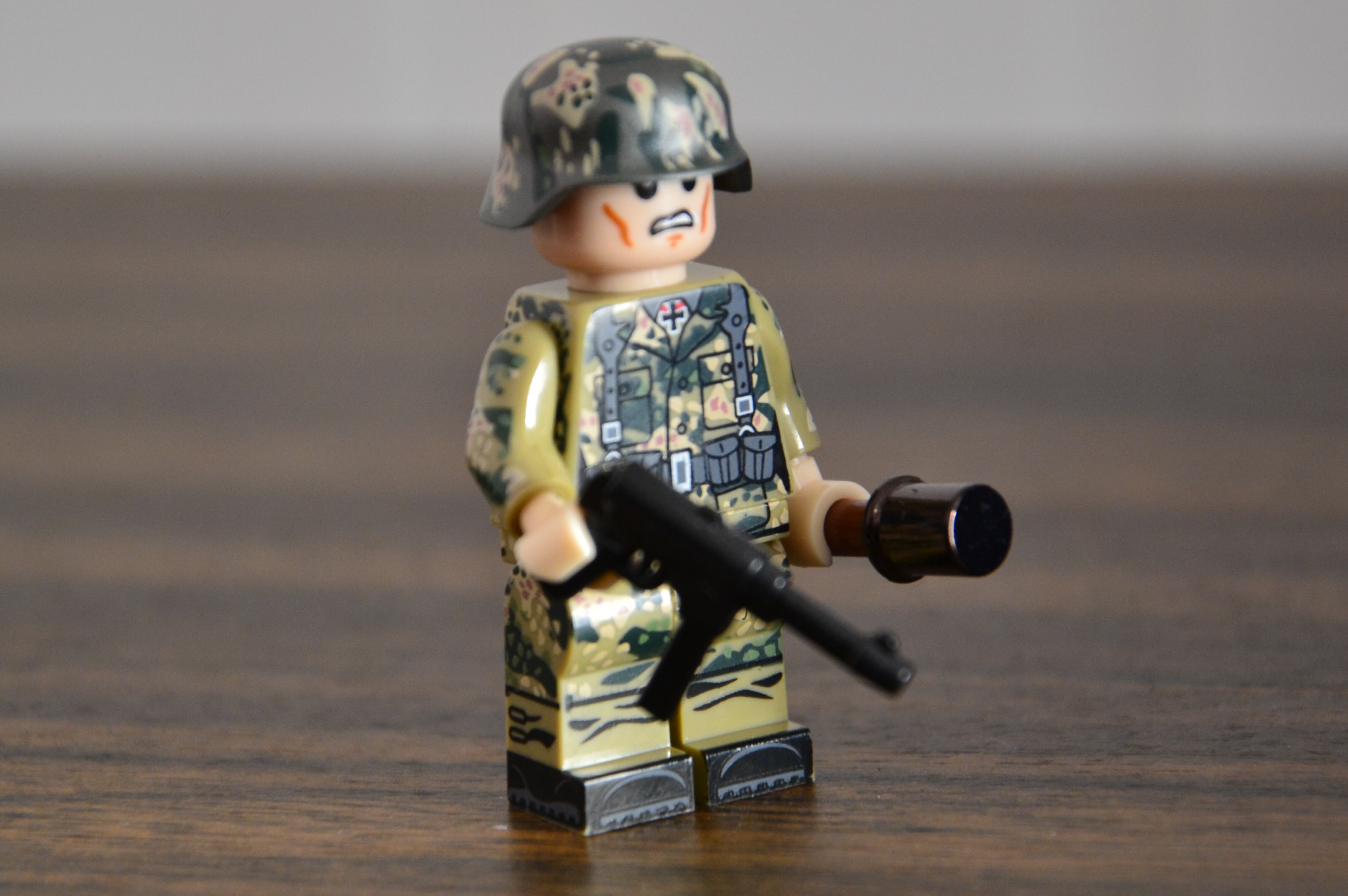 soldier_waffen_ss_forest_unifrom.jpg