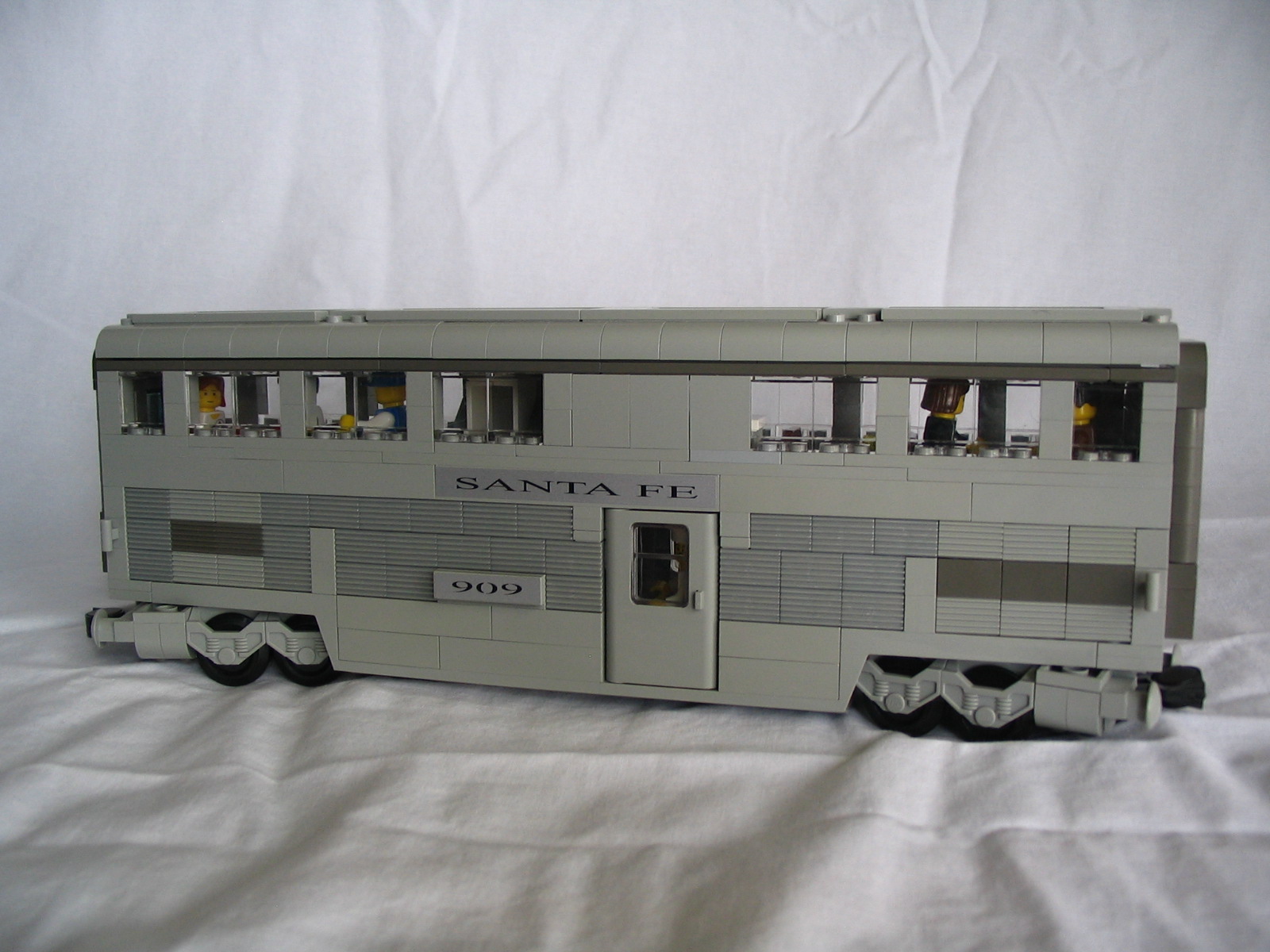 109_sf_high_level-dining_car.jpg