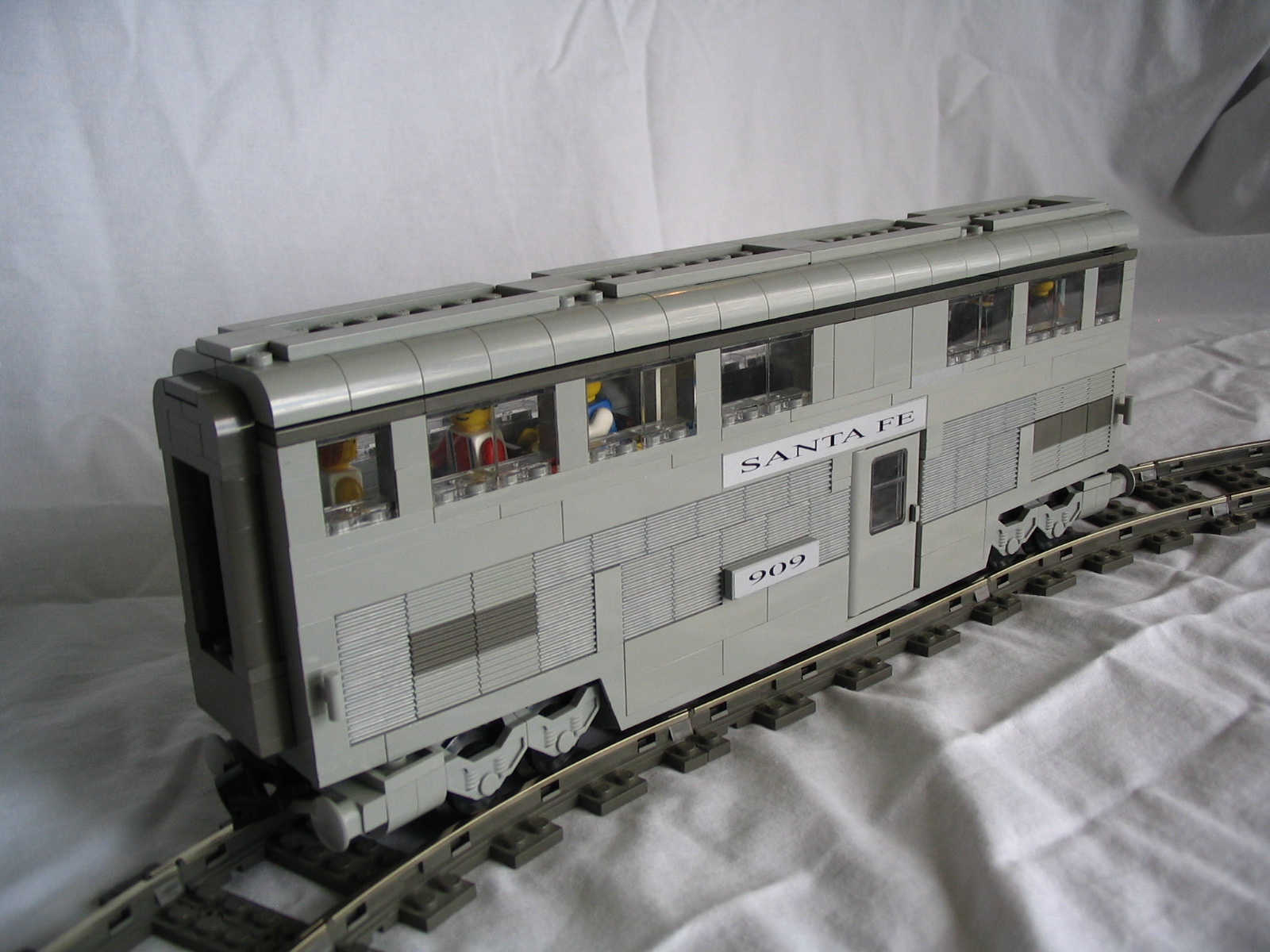 110_sf_high_level_dining_car.jpg