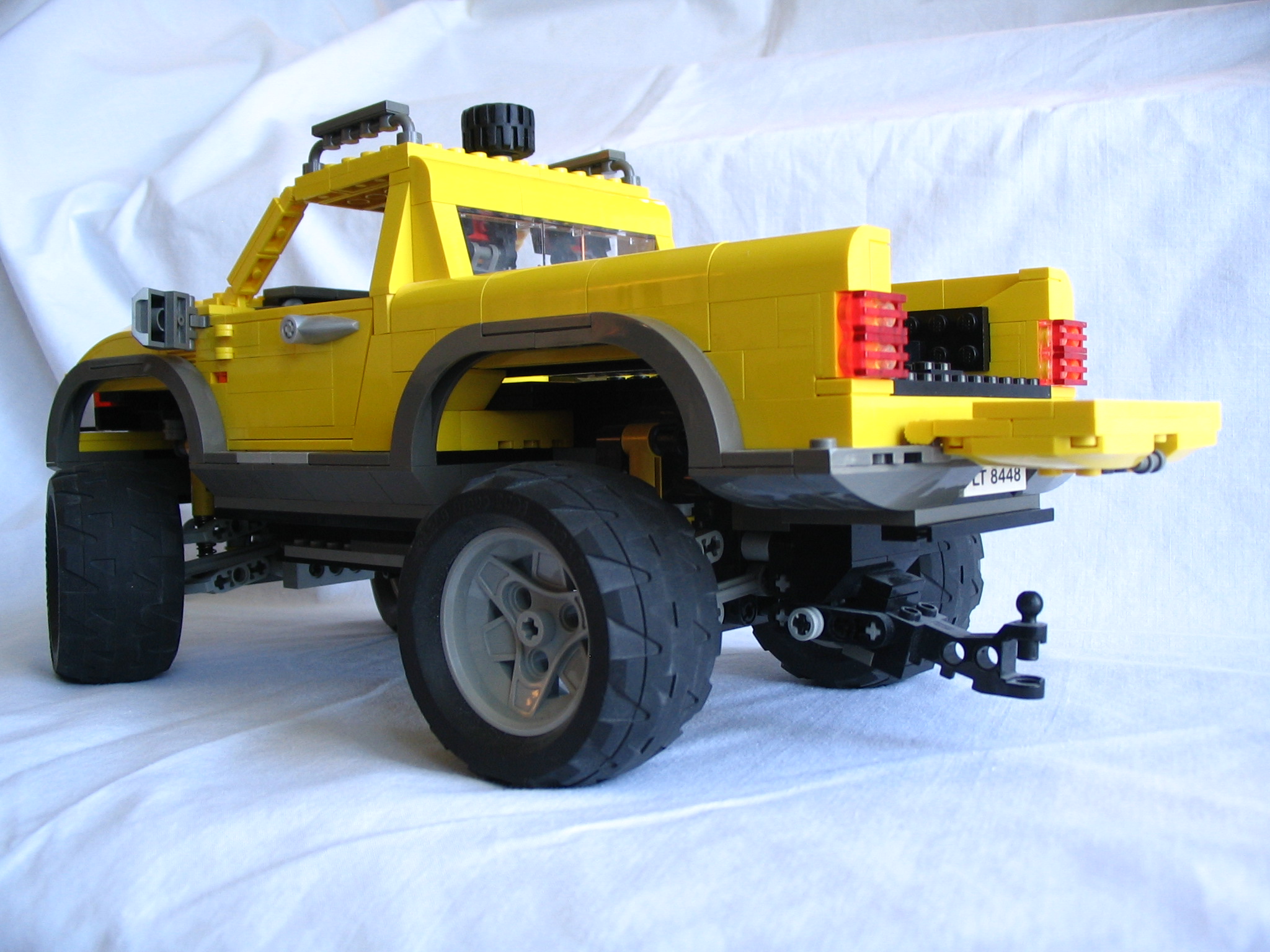 106_yel_truck.jpg