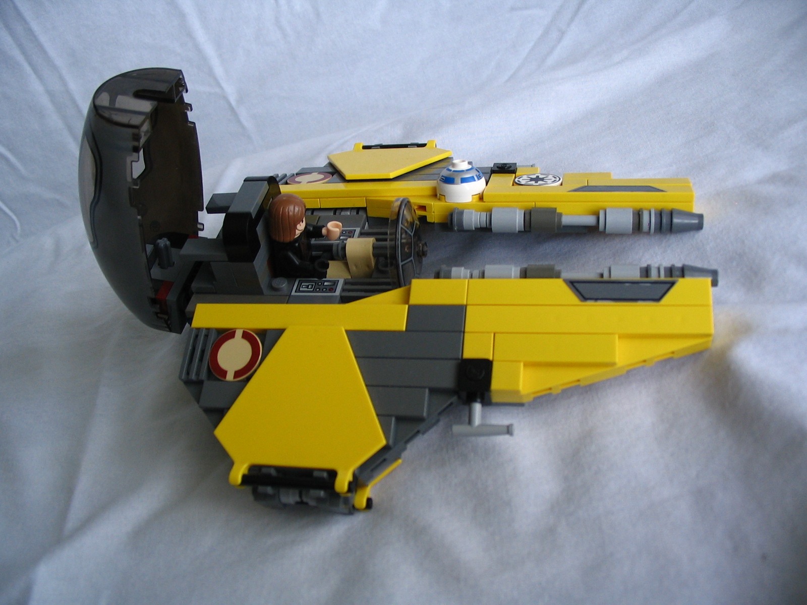 103_jedi_starfighter.jpg