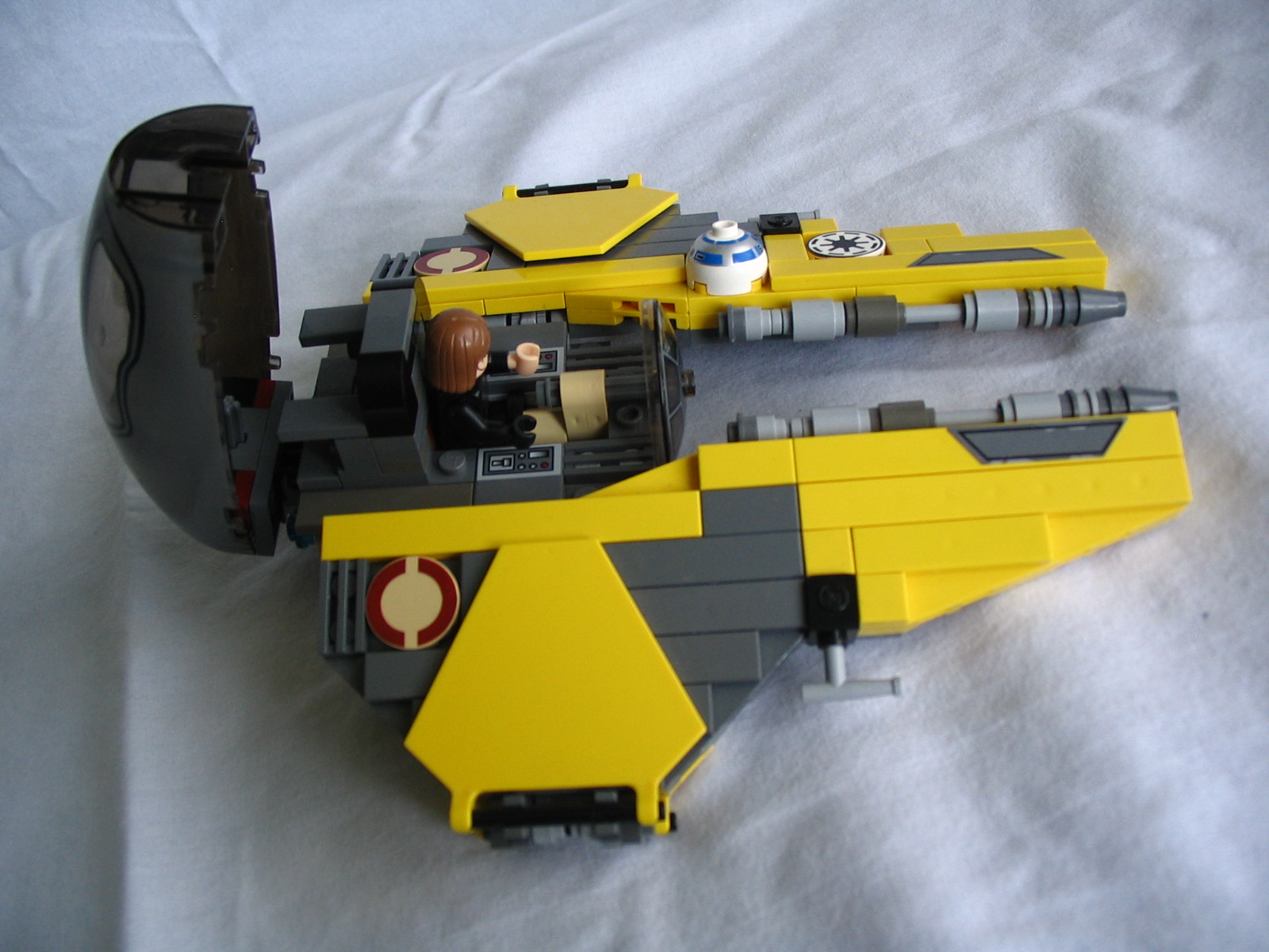 111_jedi_starfighter.jpg
