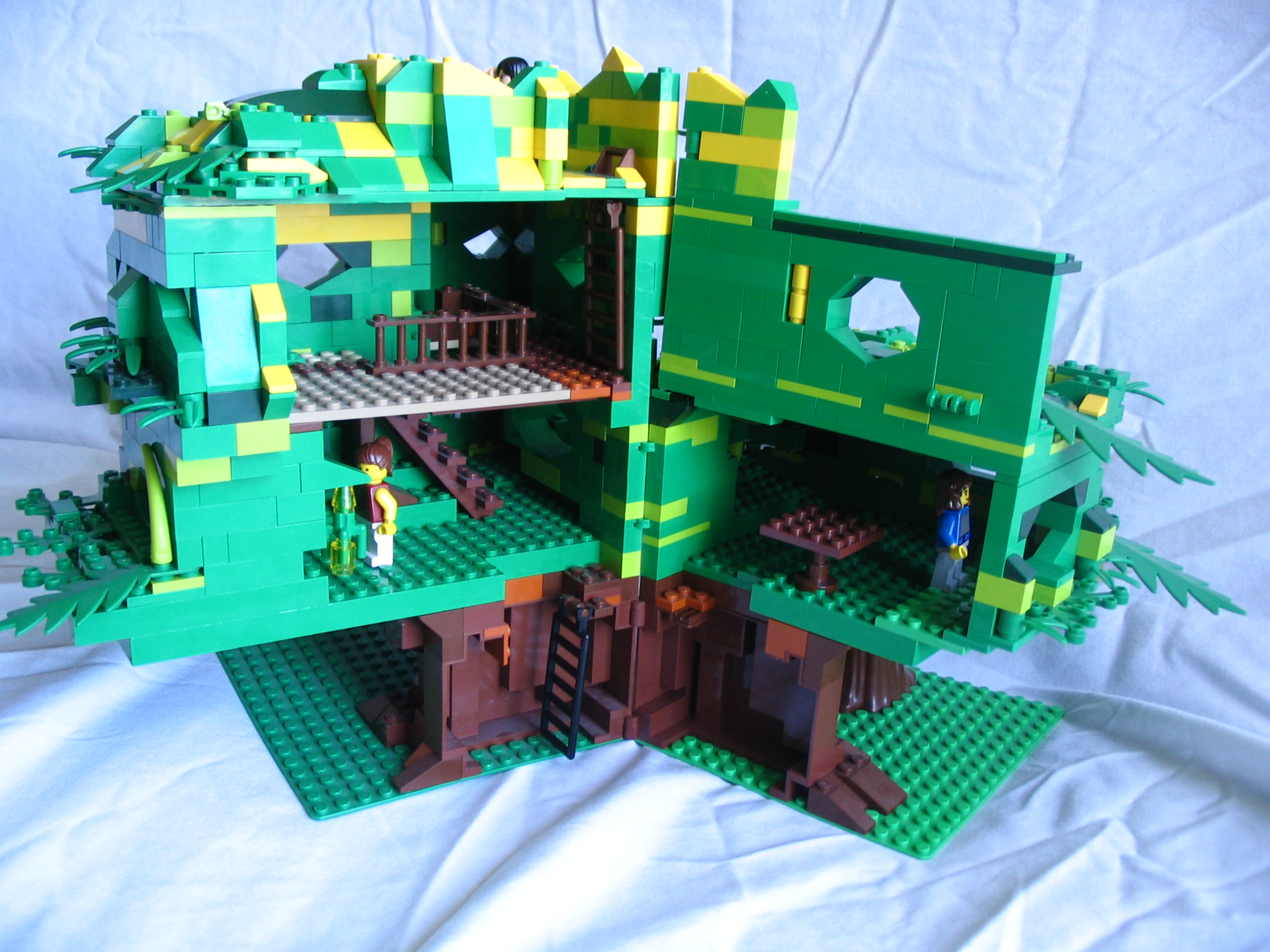 109_tree_house.jpg