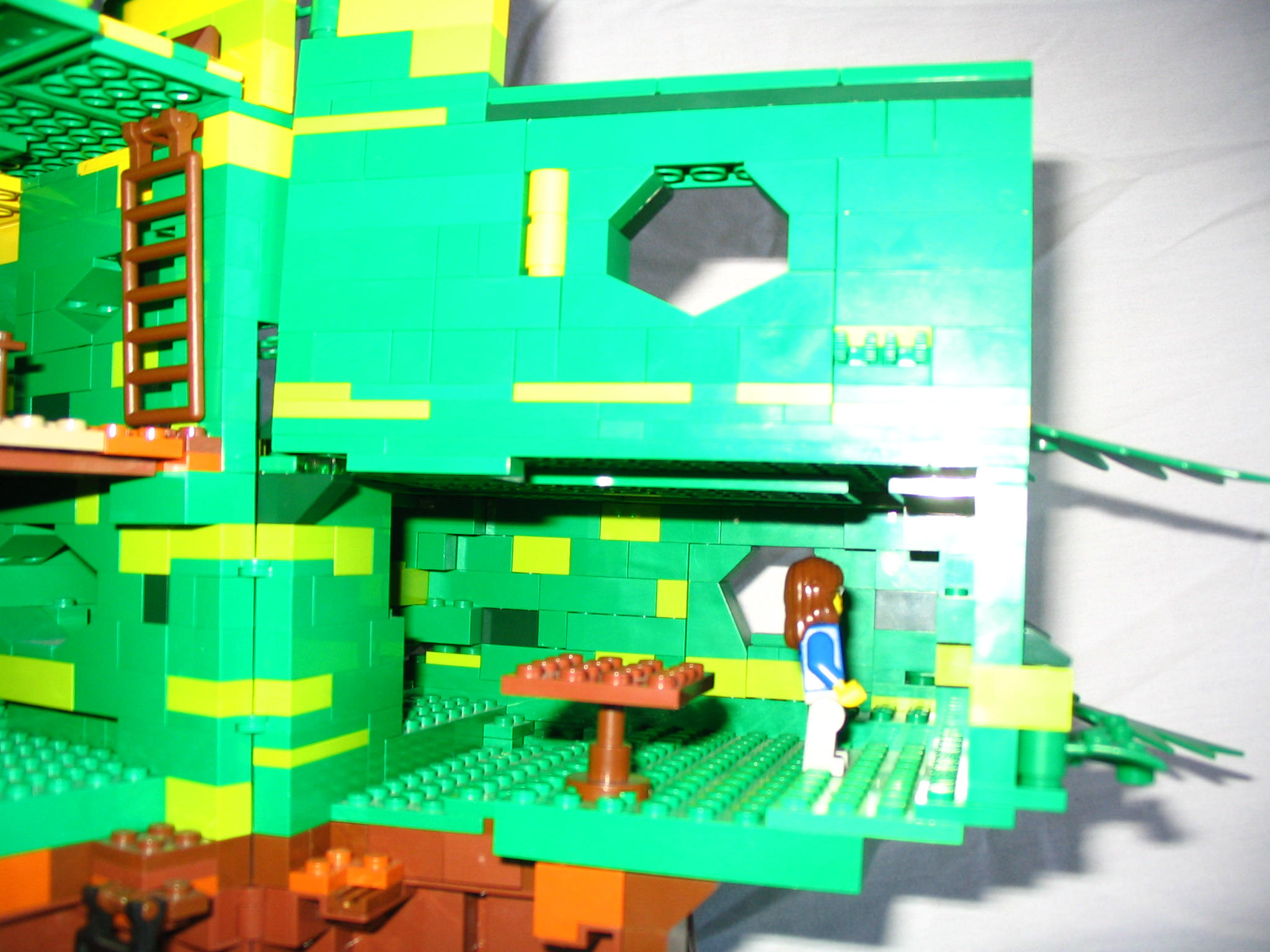 111_tree_house.jpg