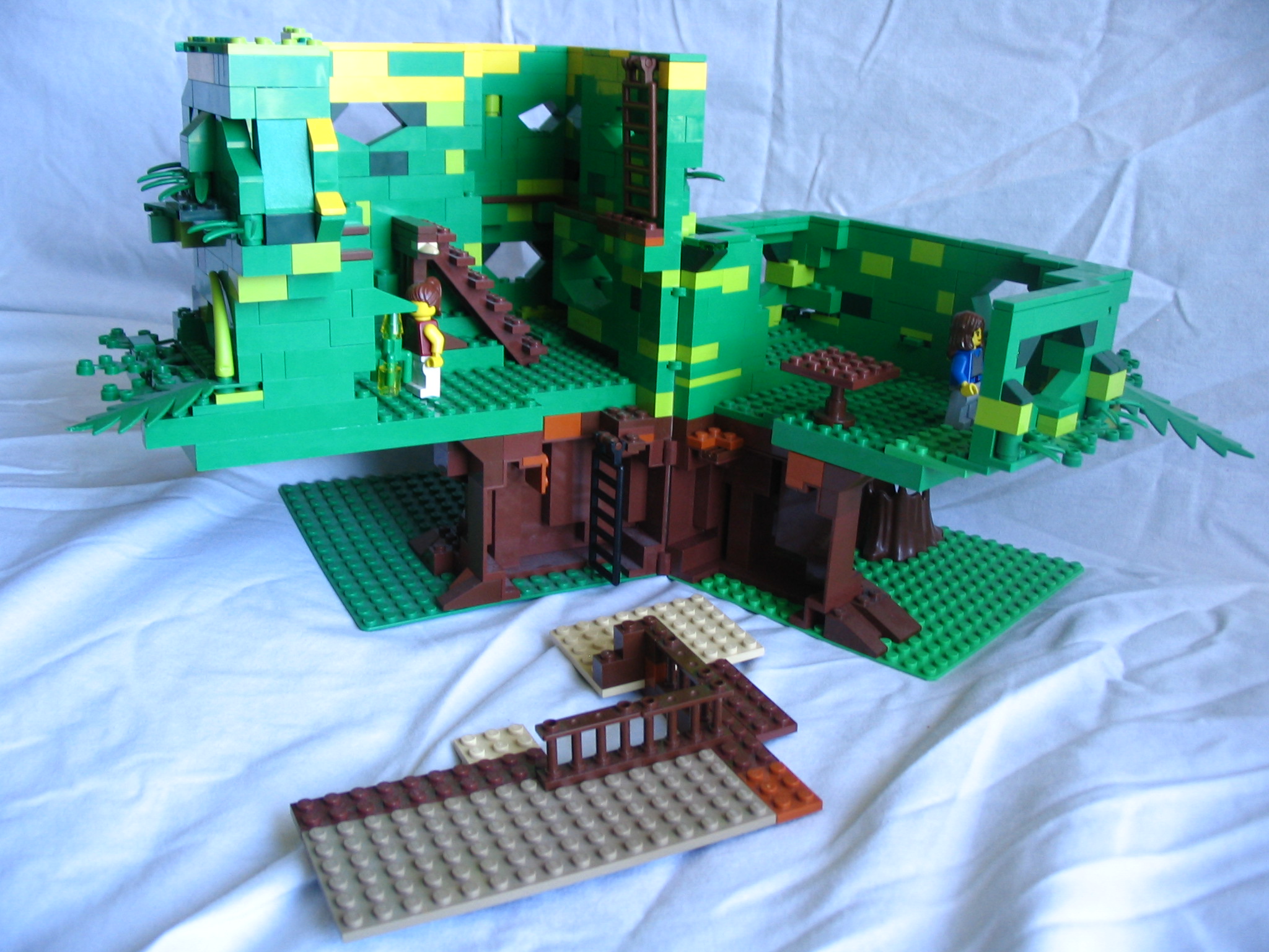 115_tree_house.jpg