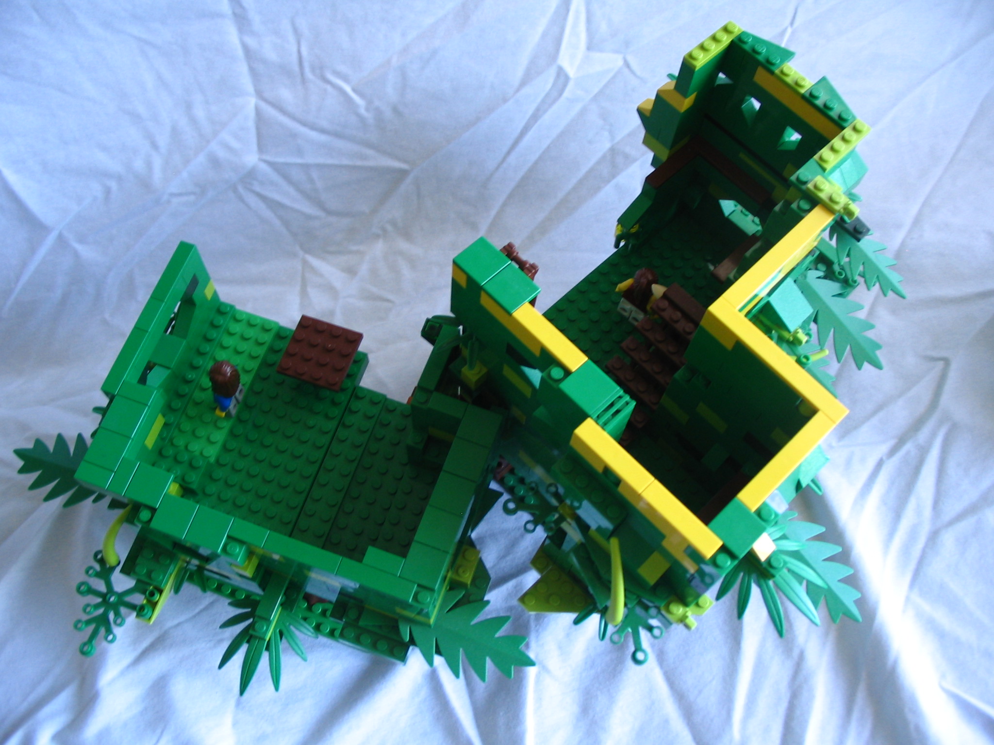 117_tree_house.jpg