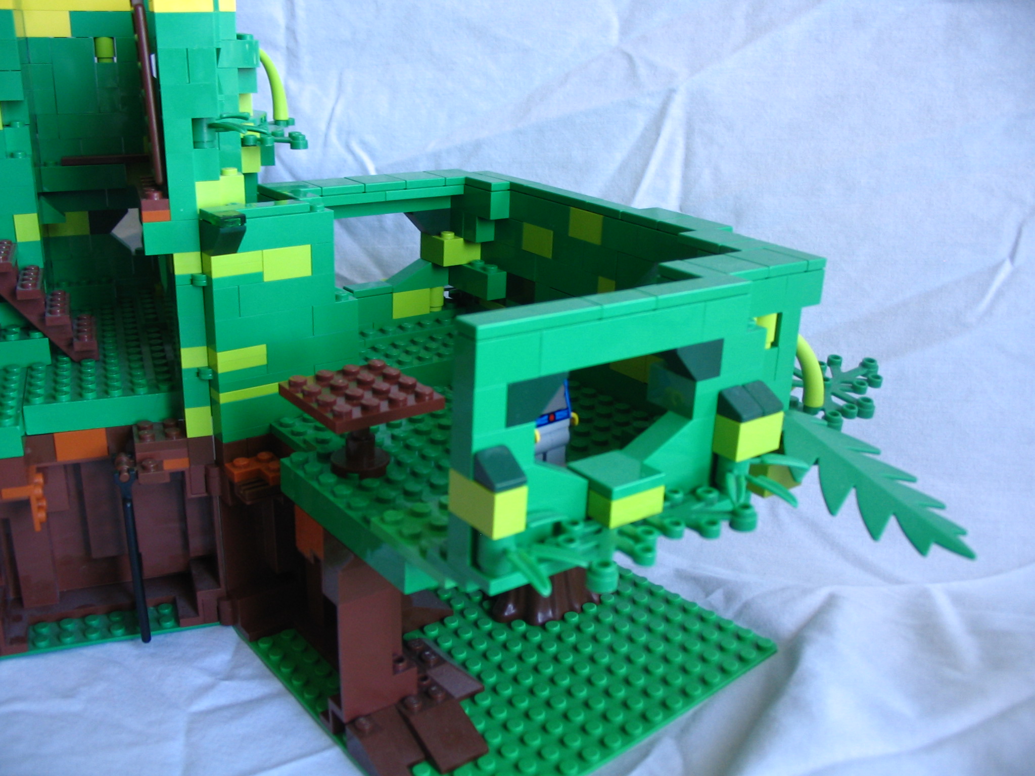 119_tree_house.jpg