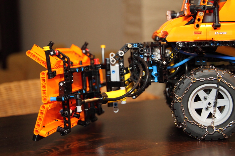 8110_mb_u400_moc_snow_plow_003.jpg